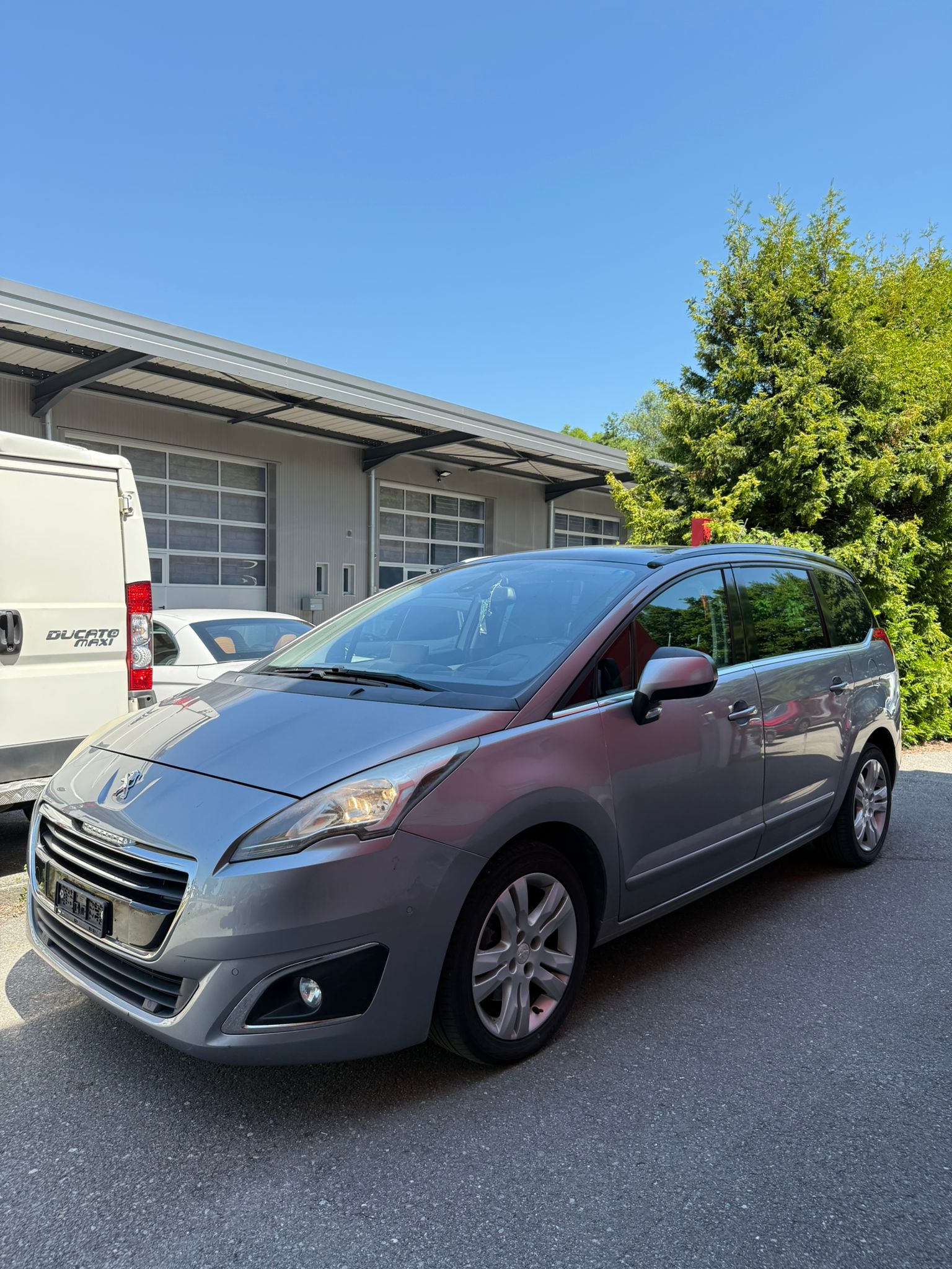 PEUGEOT 5008 1.6 THP Allure Tiptronic-image-0