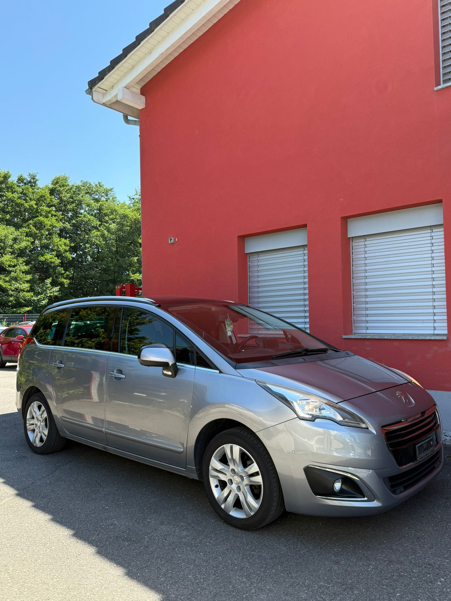 PEUGEOT 5008 1.6 THP Allure Tiptronic-image-2