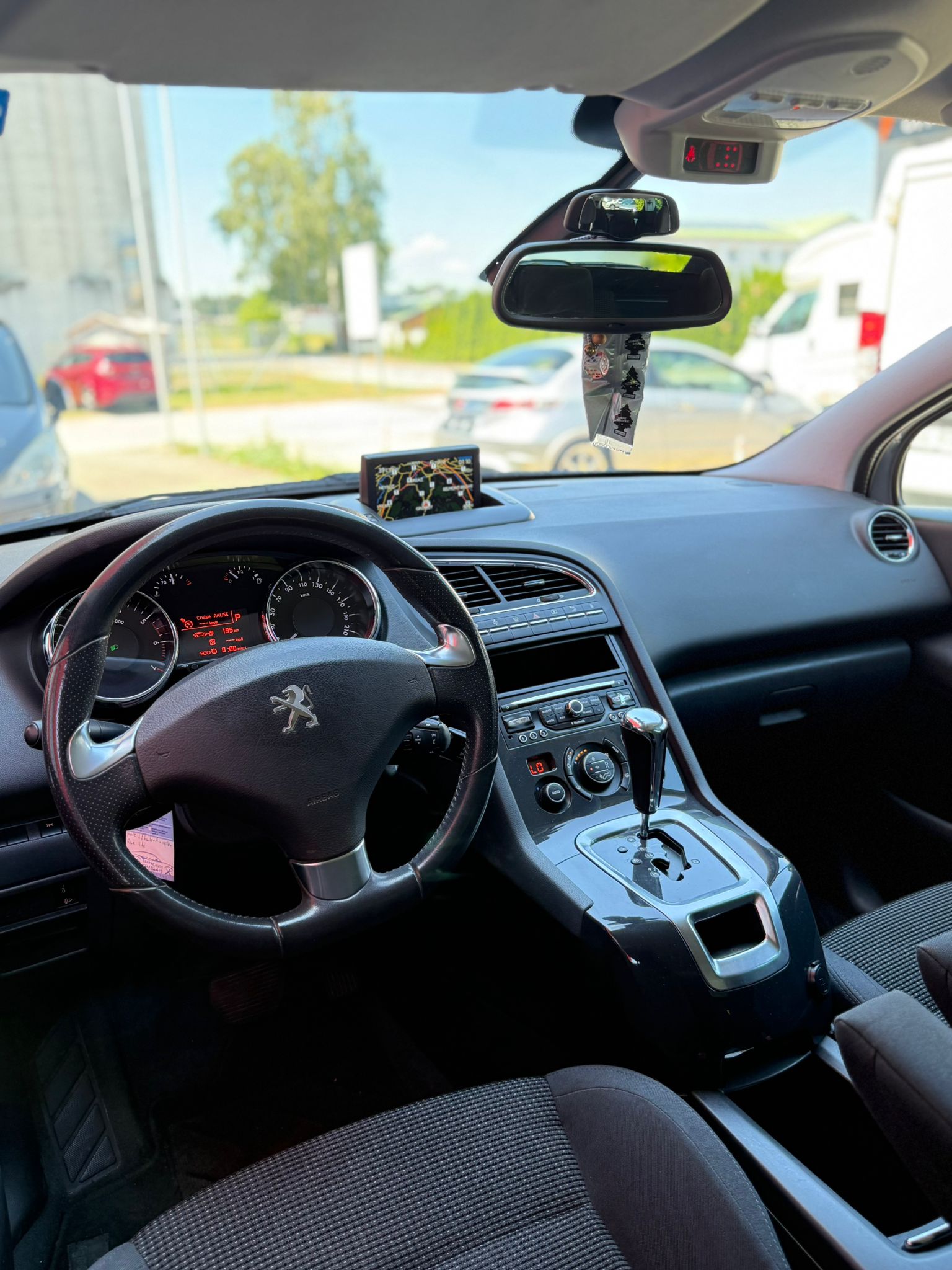 PEUGEOT 5008 1.6 THP Allure Tiptronic-image-6