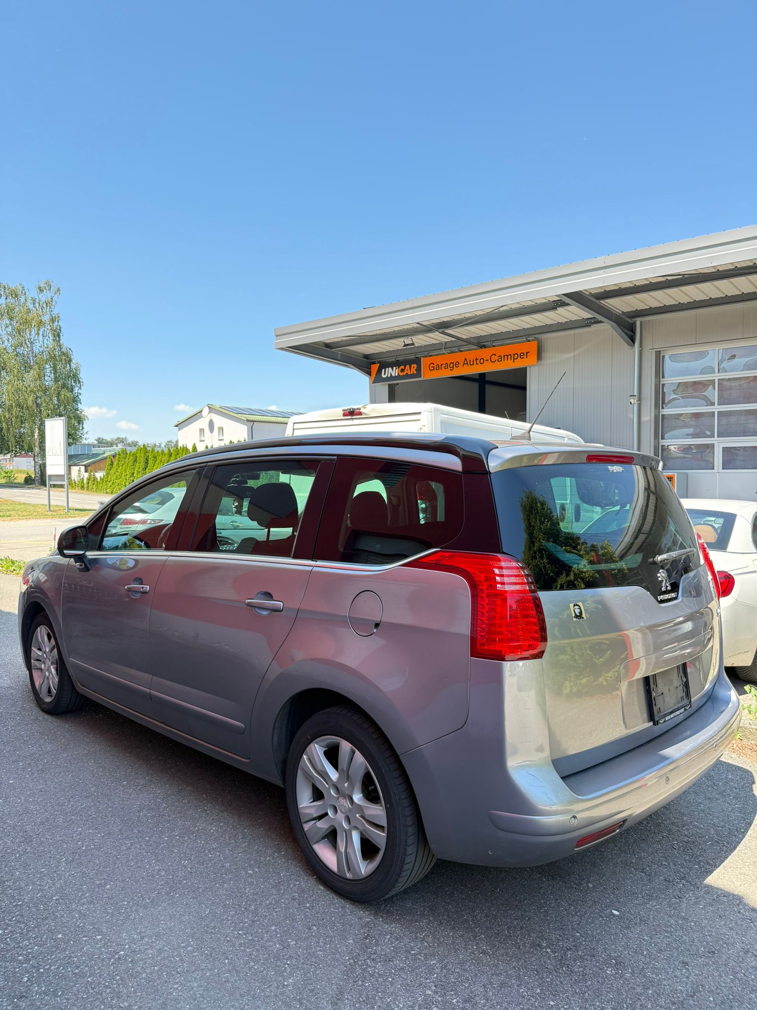 PEUGEOT 5008 1.6 THP Allure Tiptronic-image-3