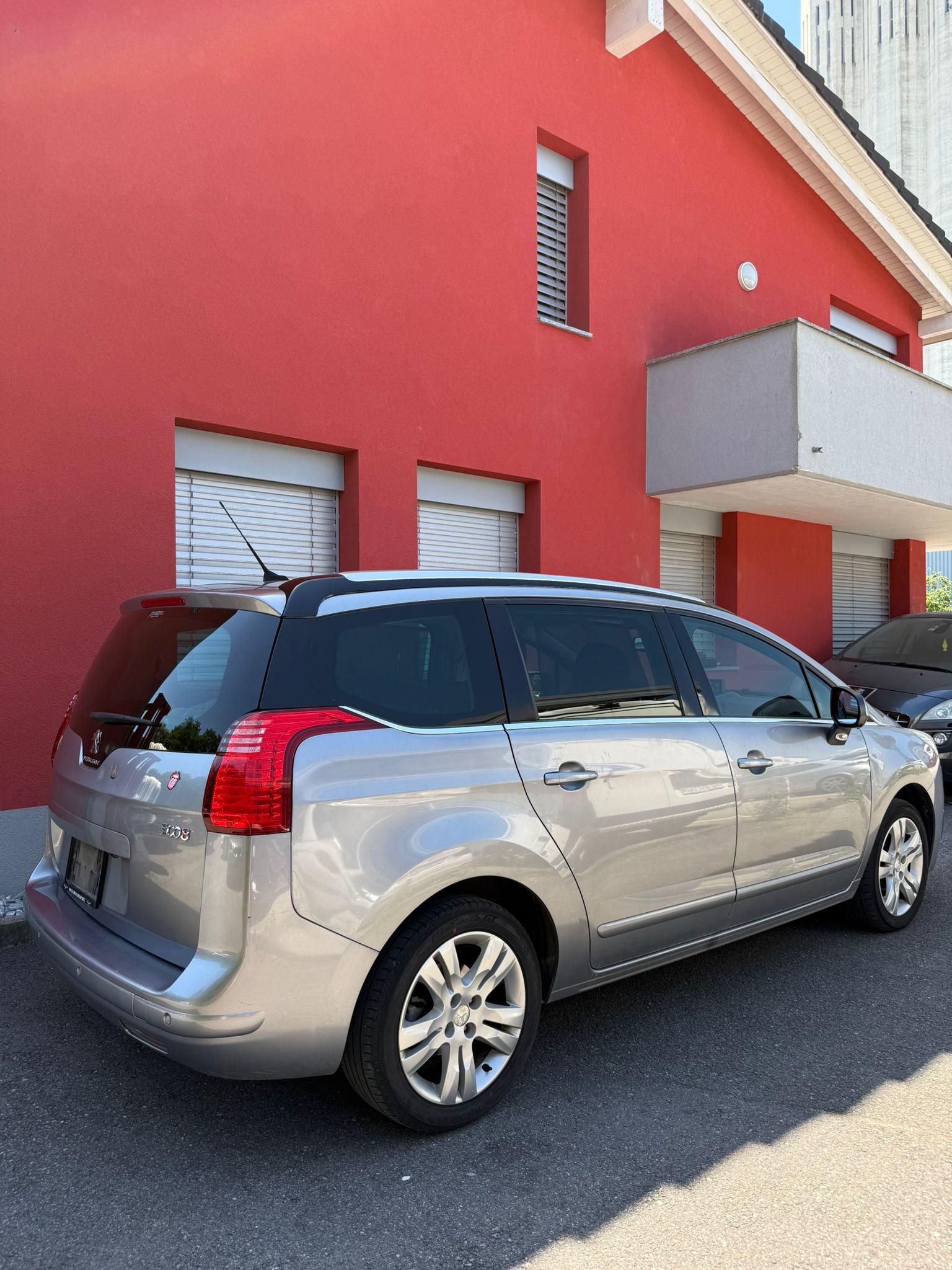 PEUGEOT 5008 1.6 THP Allure Tiptronic-image-8