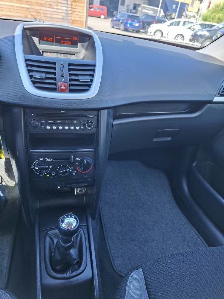 PEUGEOT 207 1.4 16V 95 Millesim 200-image-11