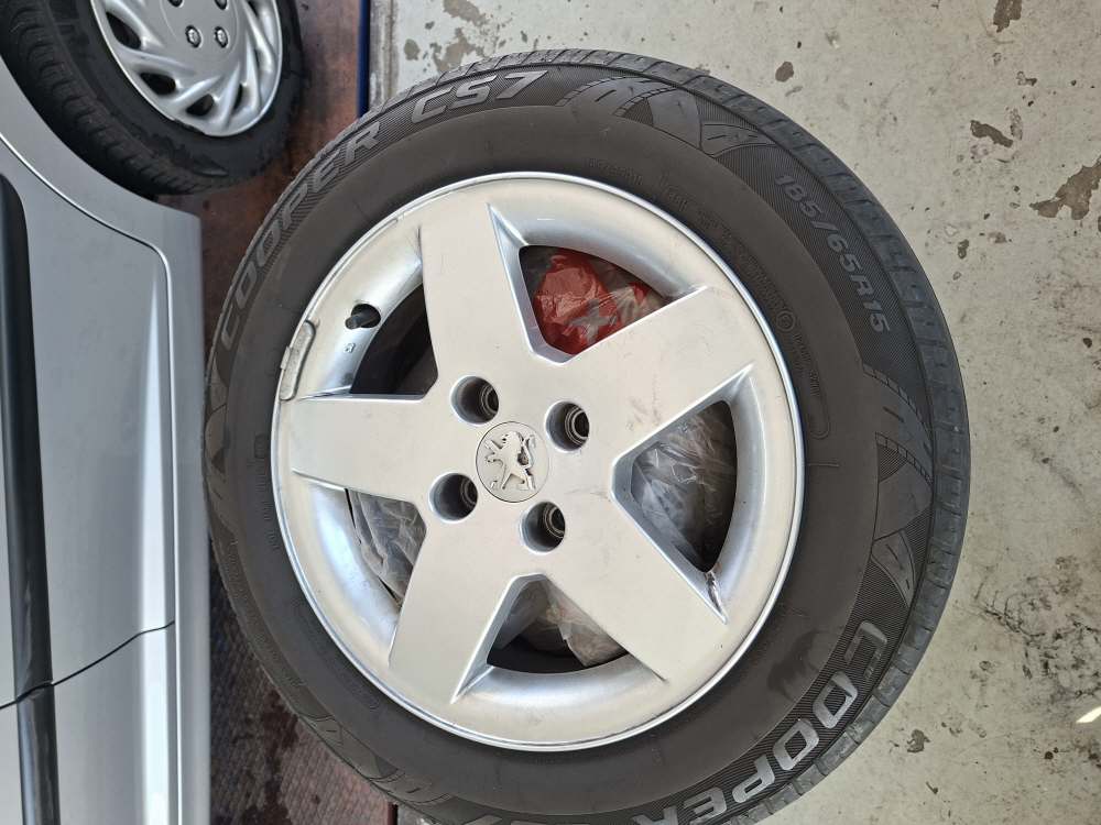 PEUGEOT 207 1.4 16V 95 Millesim 200-image-17