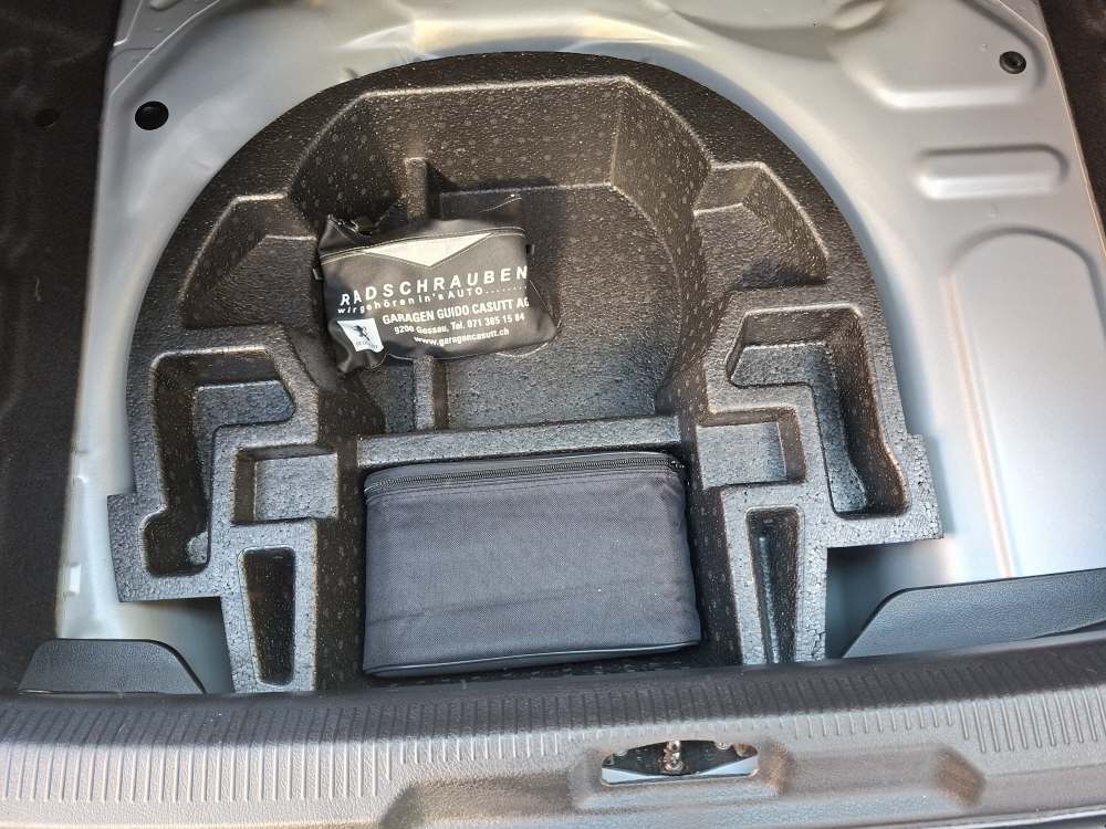 PEUGEOT 207 1.4 16V 95 Millesim 200-image-14