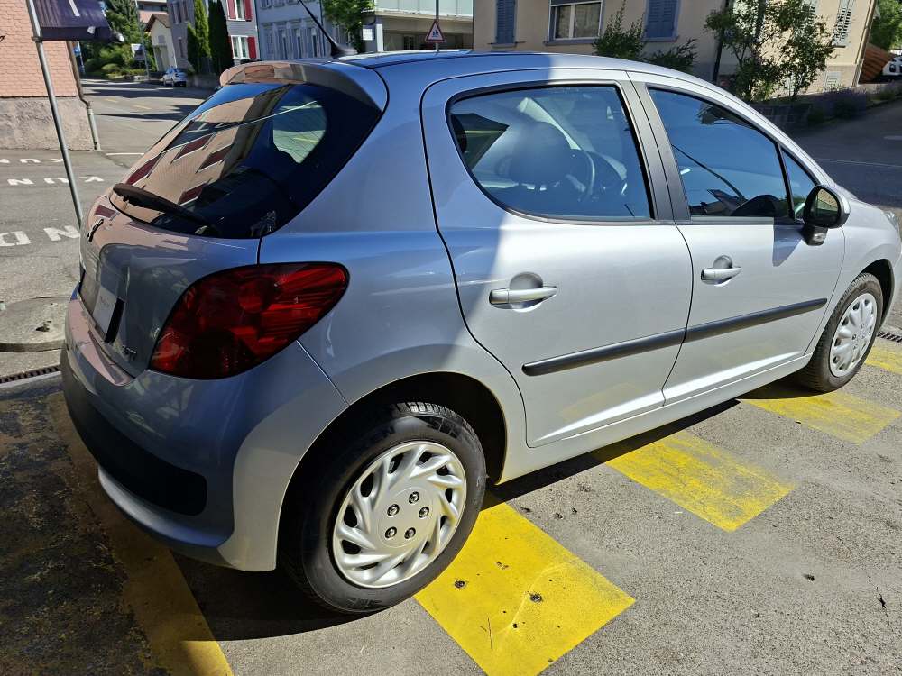 PEUGEOT 207 1.4 16V 95 Millesim 200-image-16