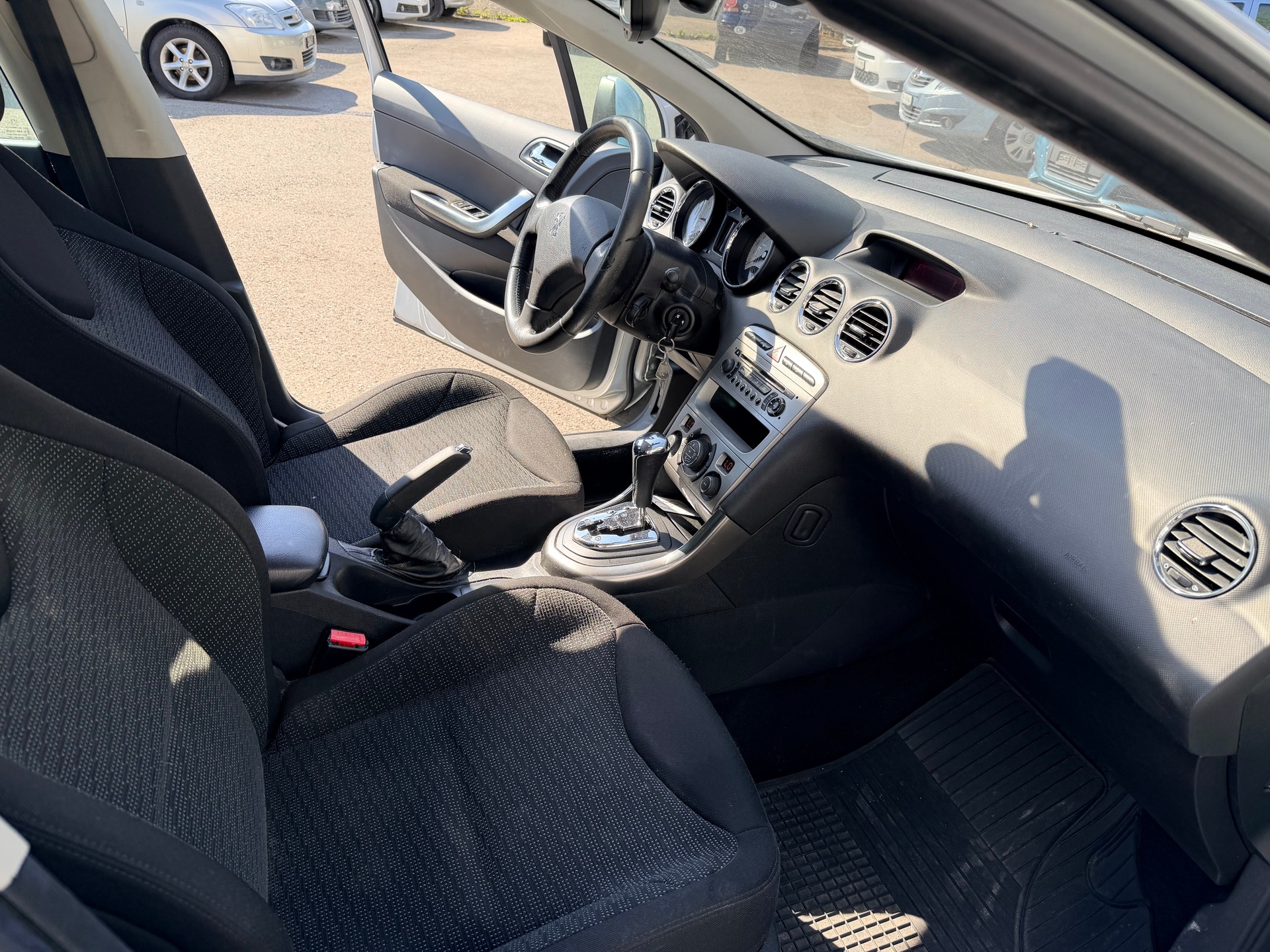 PEUGEOT 308 SW 1.6 16V Turbo Sport Pack Automatic+7 Places-image-5