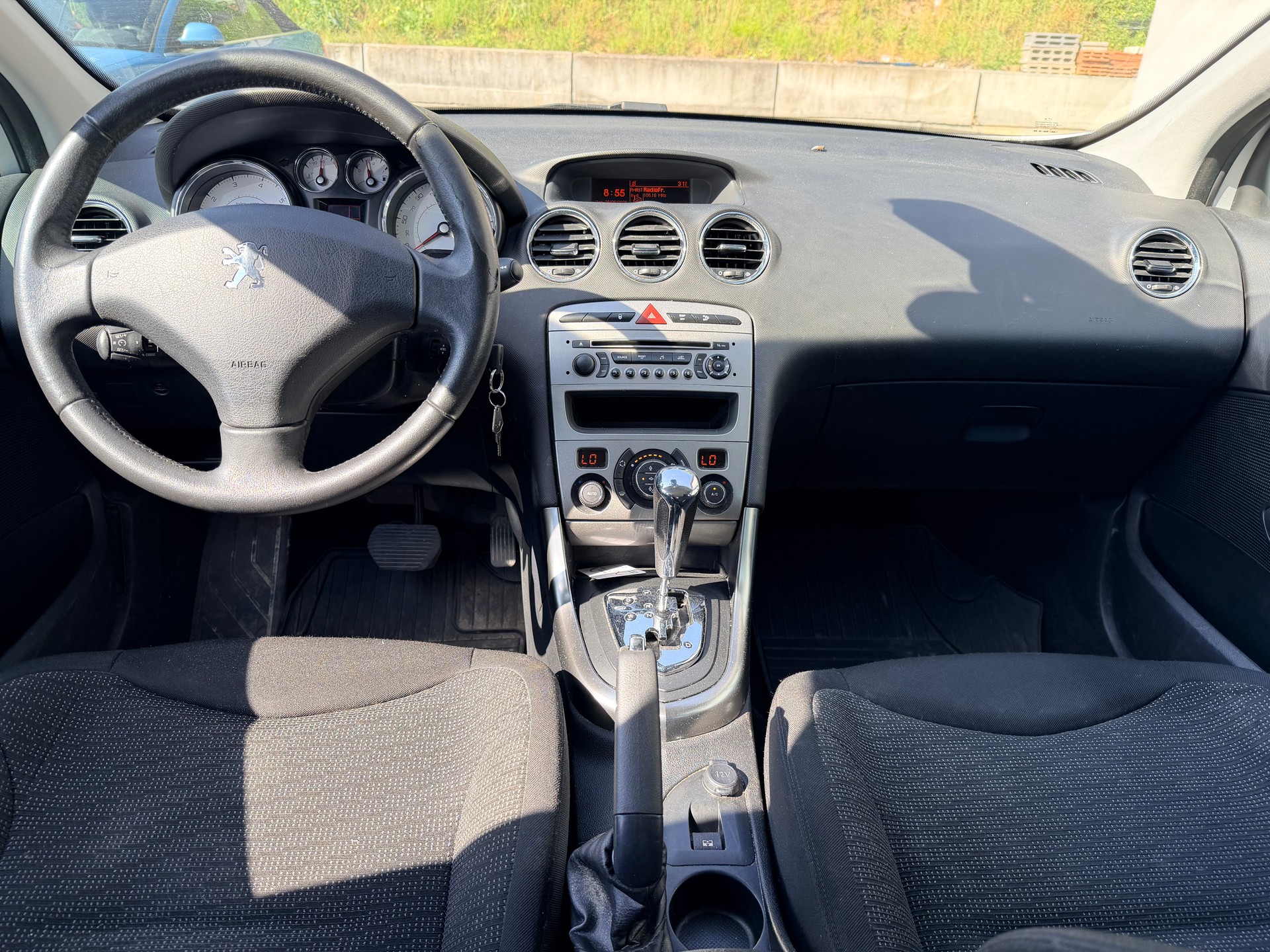 PEUGEOT 308 SW 1.6 16V Turbo Sport Pack Automatic+7 Places-image-4