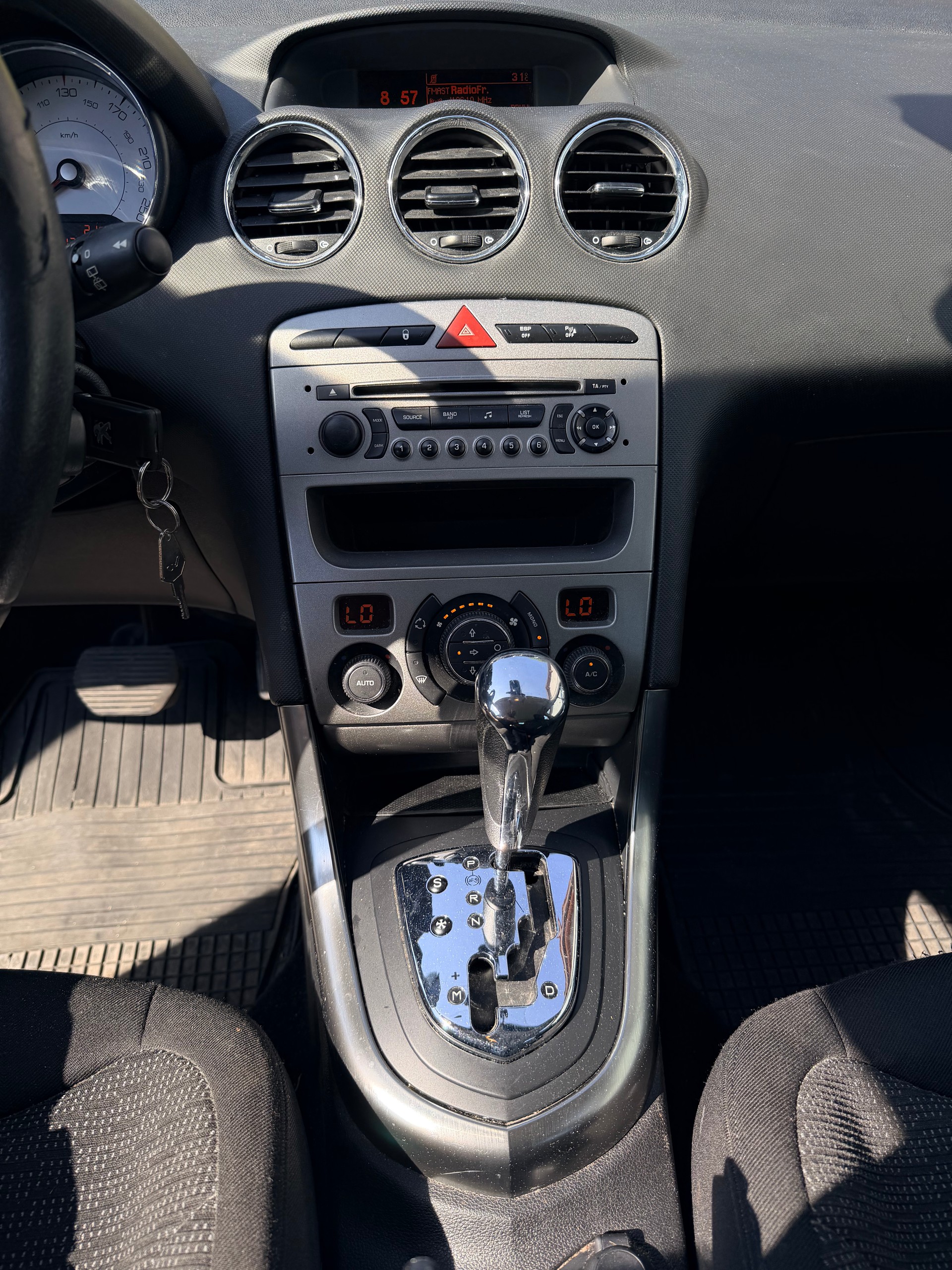 PEUGEOT 308 SW 1.6 16V Turbo Sport Pack Automatic+7 Places-image-7