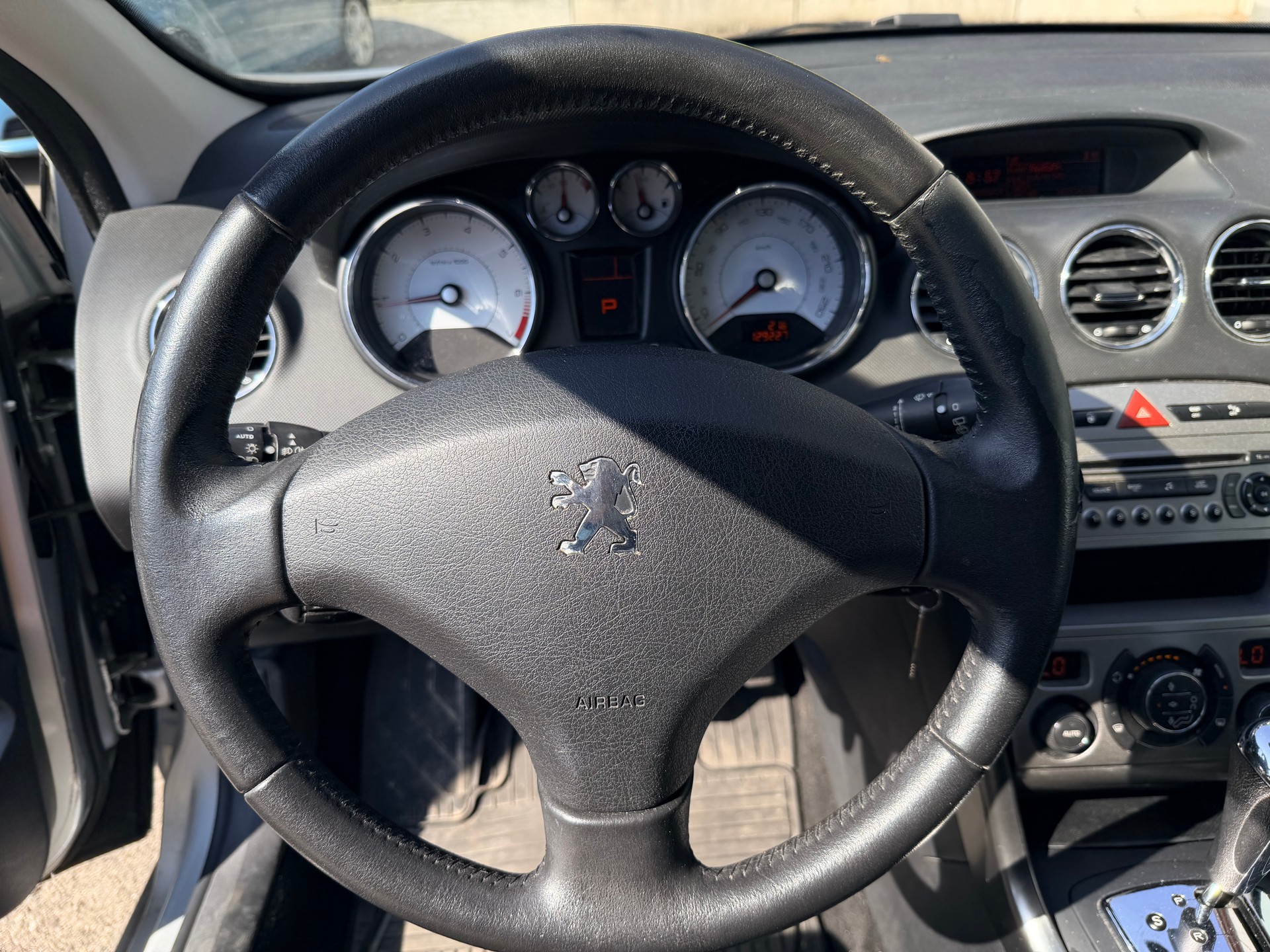 PEUGEOT 308 SW 1.6 16V Turbo Sport Pack Automatic+7 Places-image-8