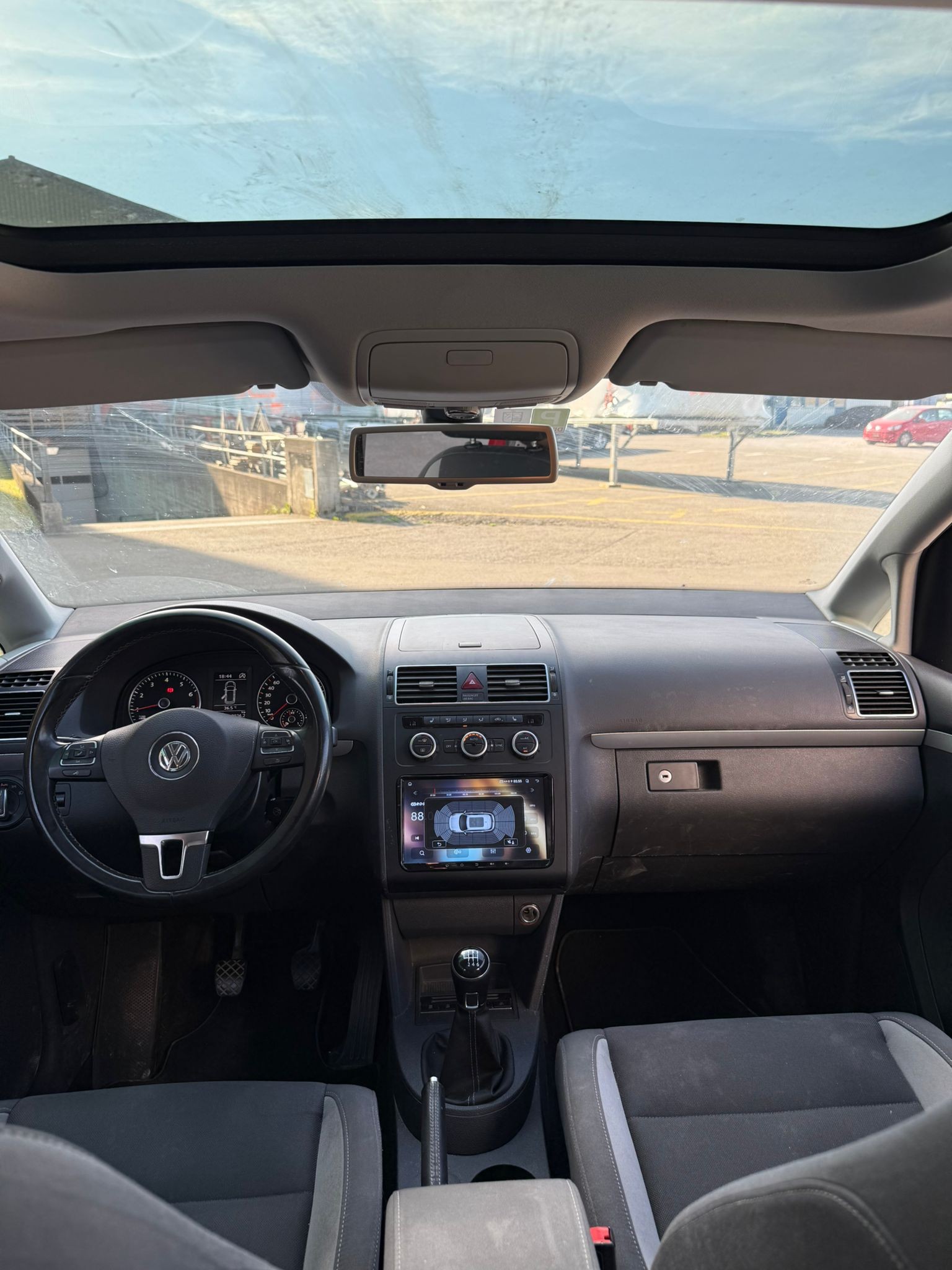 VW Touran 1.2 TSI BlueMotion Technology Trendline-image-8