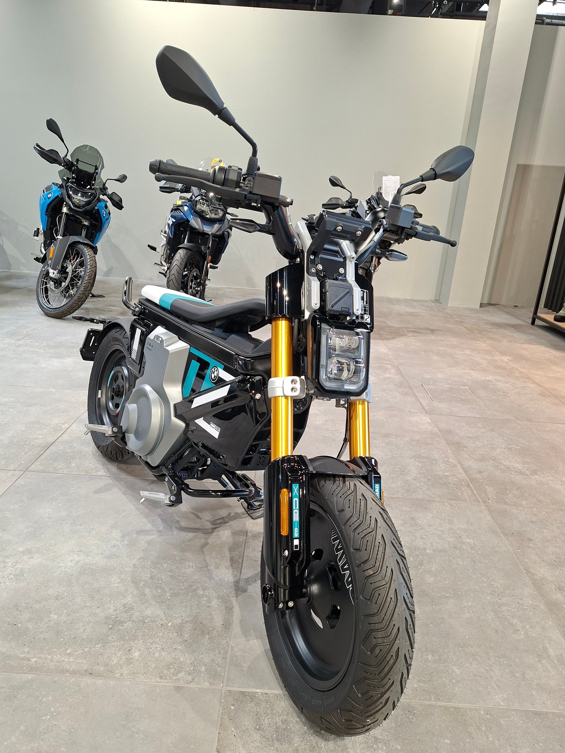 BMW CE 02 4KW-showroom-element-3