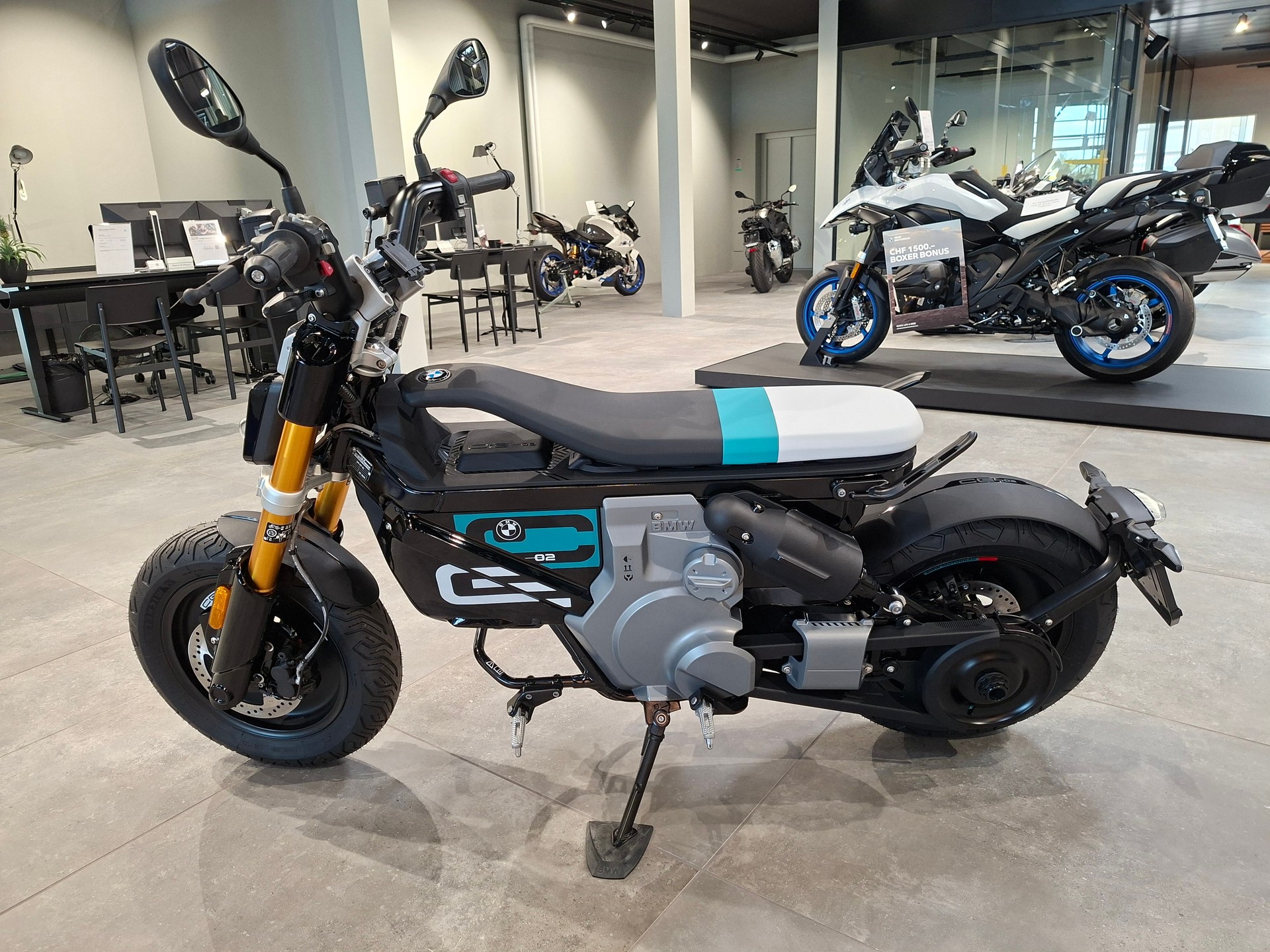 BMW CE 02 4KW-showroom-element-1
