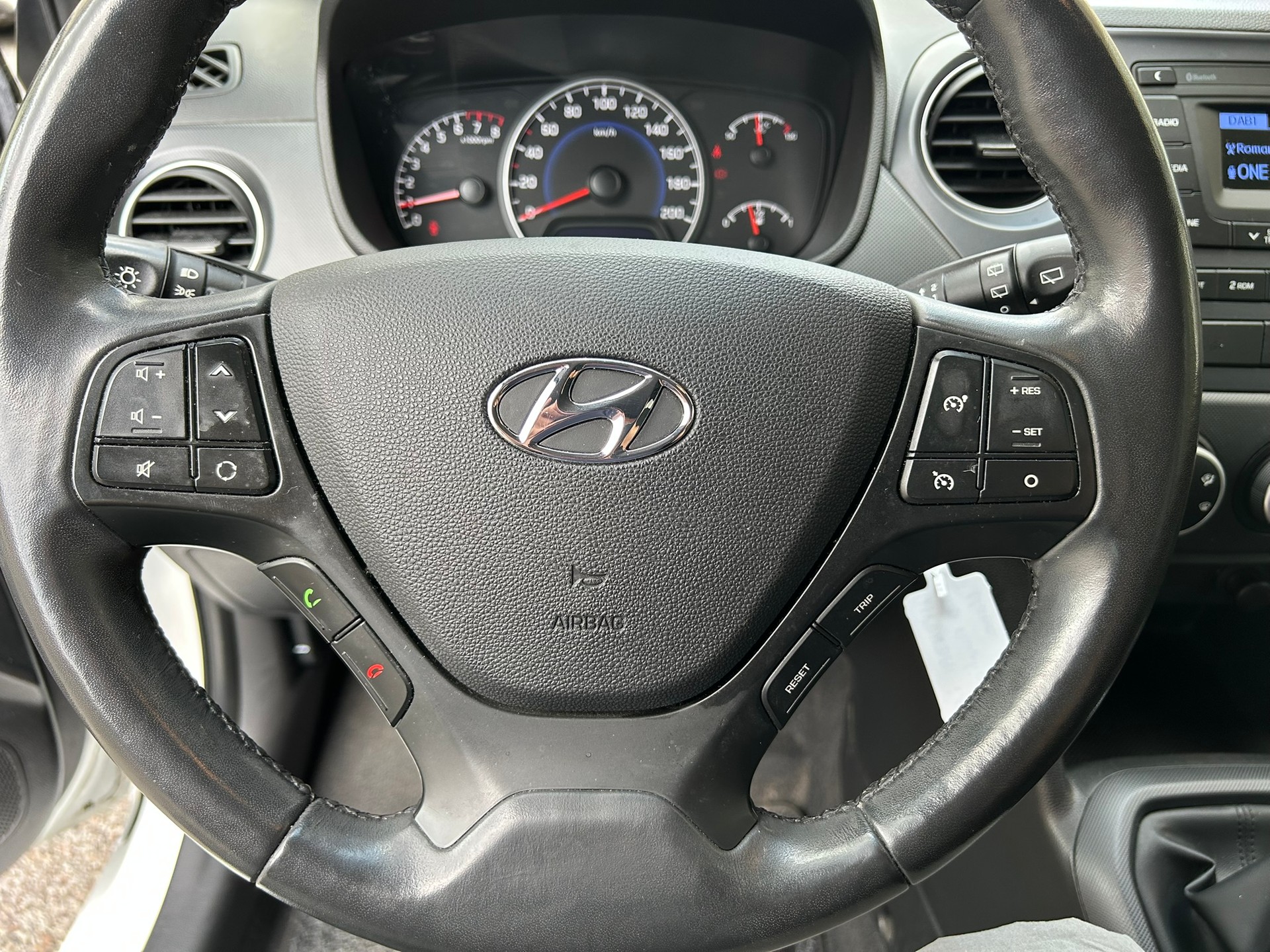 HYUNDAI i10 1.0 Amplia-image-10