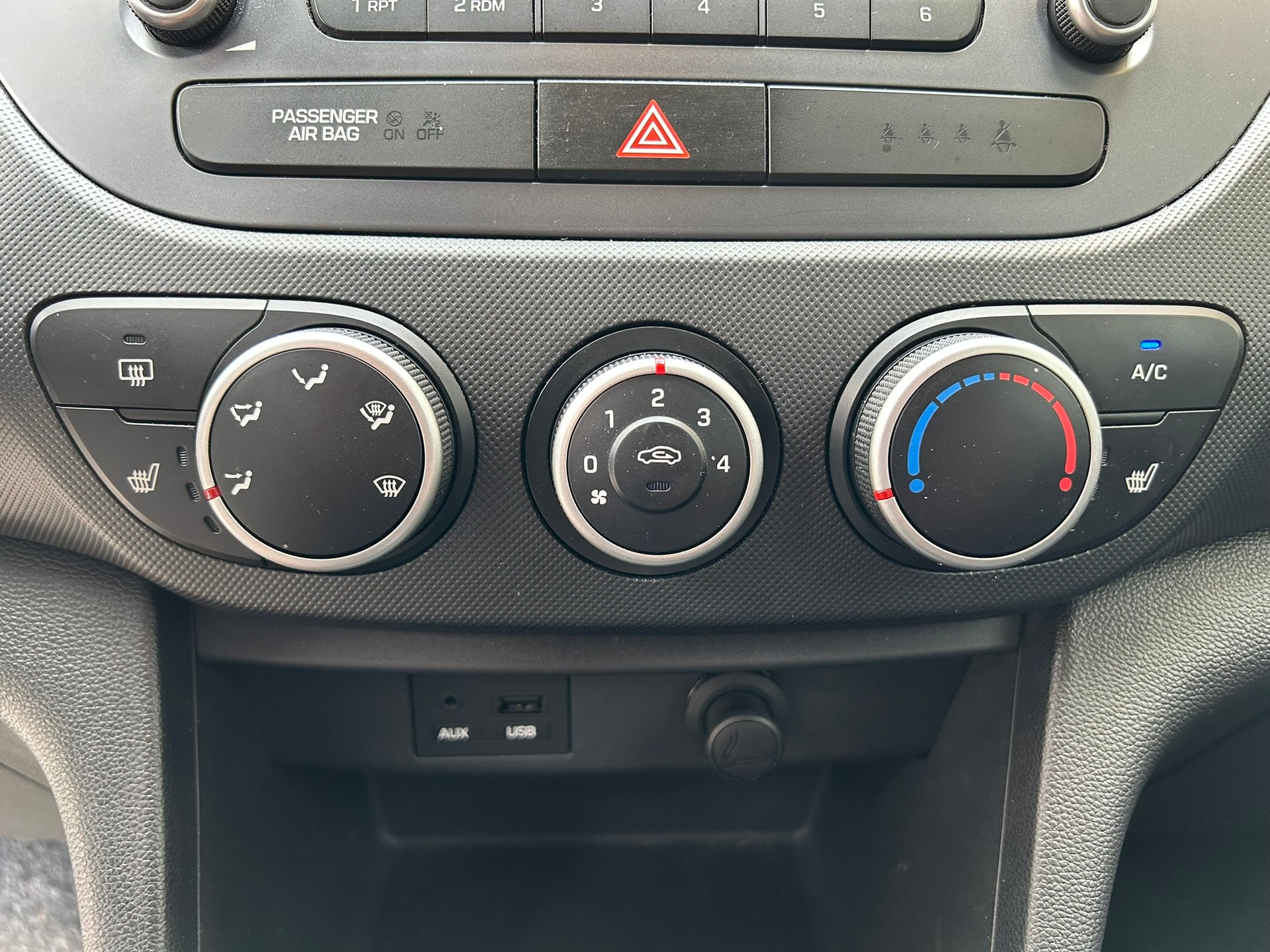 HYUNDAI i10 1.0 Amplia-image-9