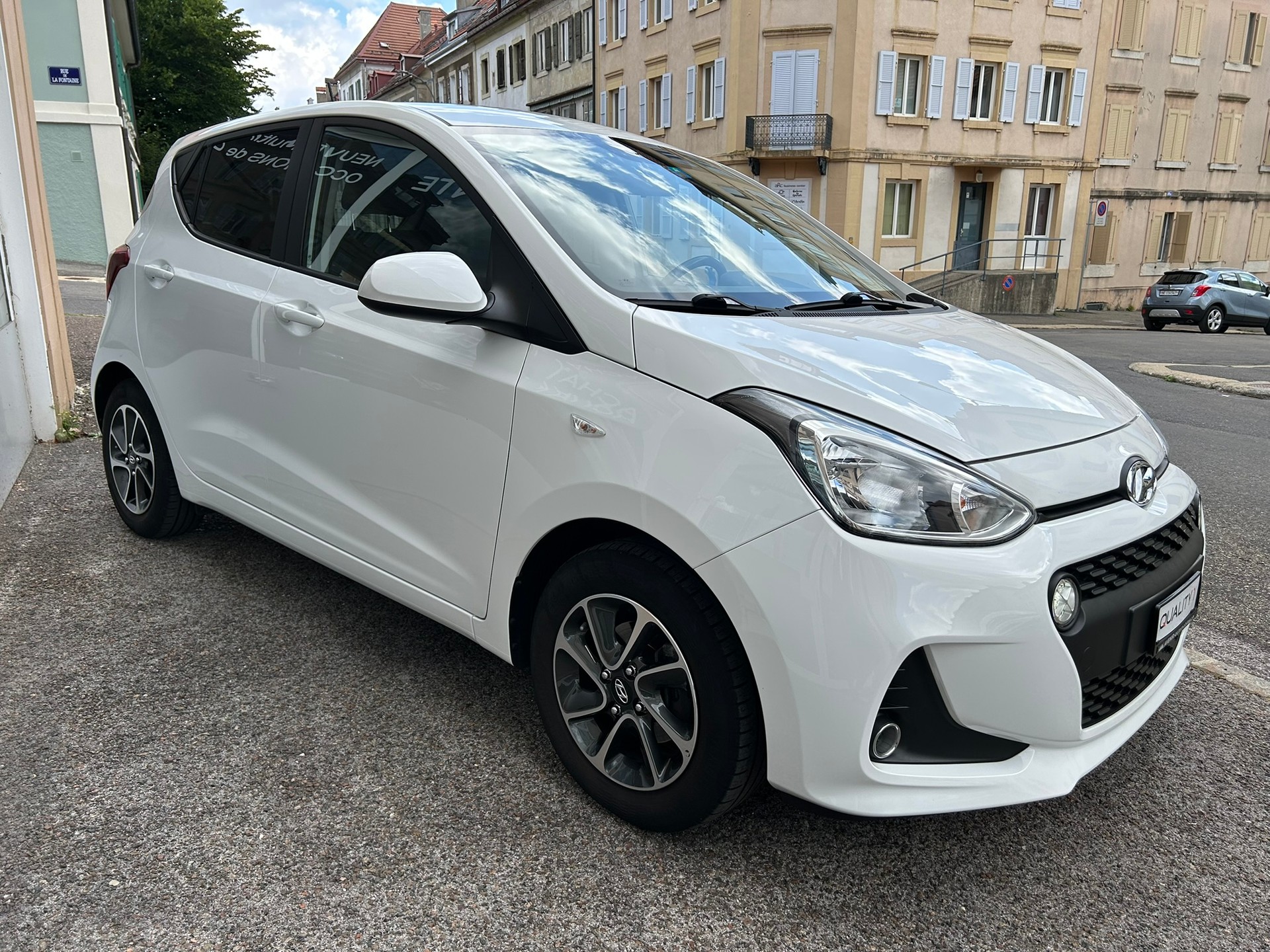 HYUNDAI i10 1.0 Amplia-image-4