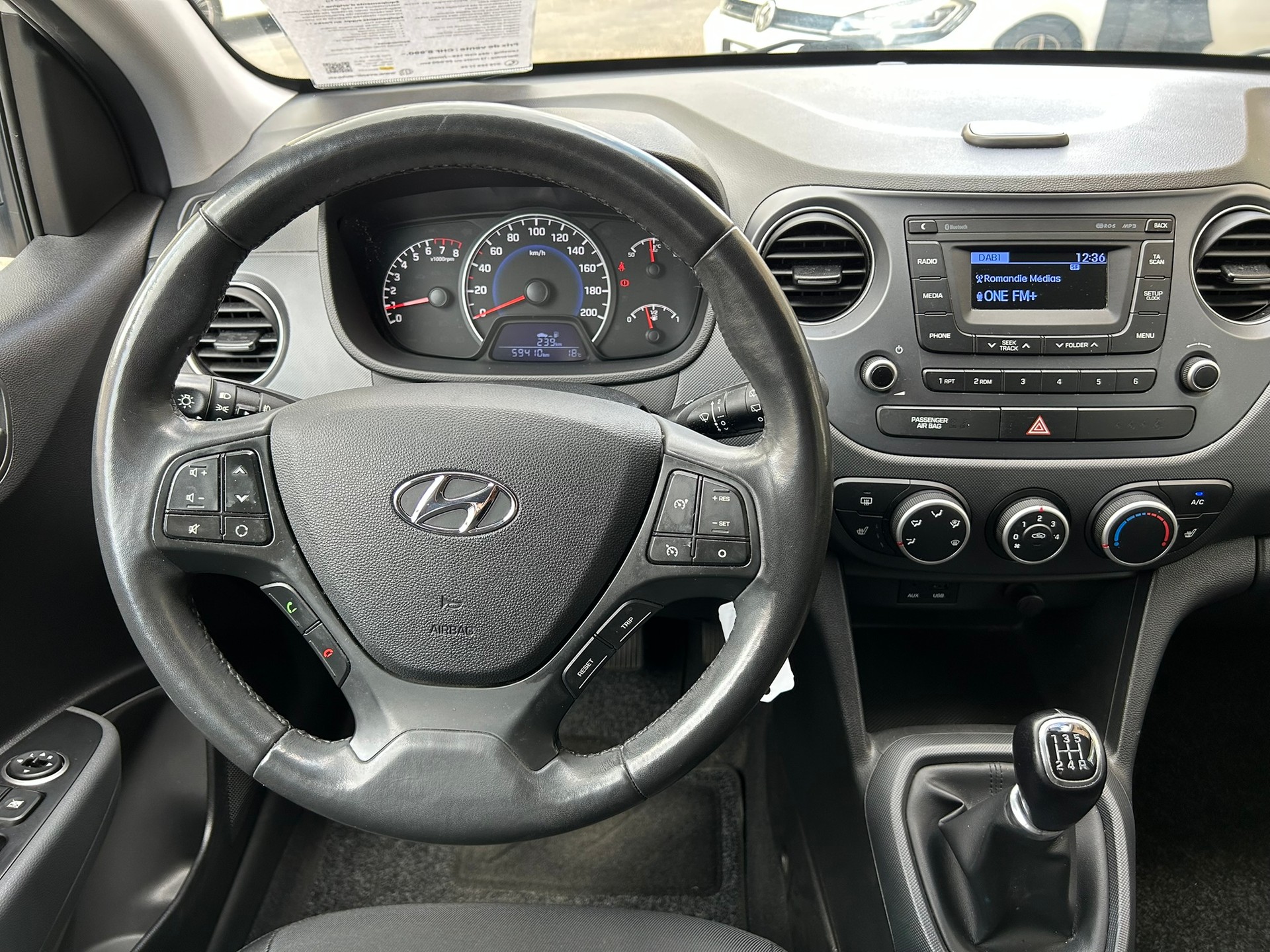 HYUNDAI i10 1.0 Amplia-image-7