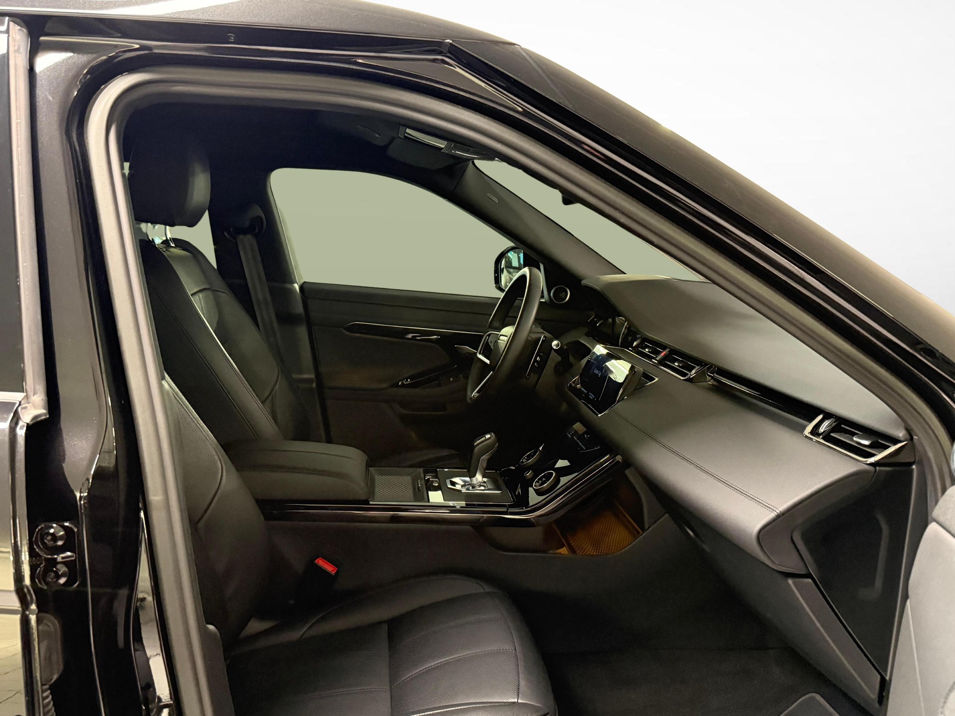 LAND ROVER Range Rover Evoque 1.5 T 300e R-Dynamic SE-image-9