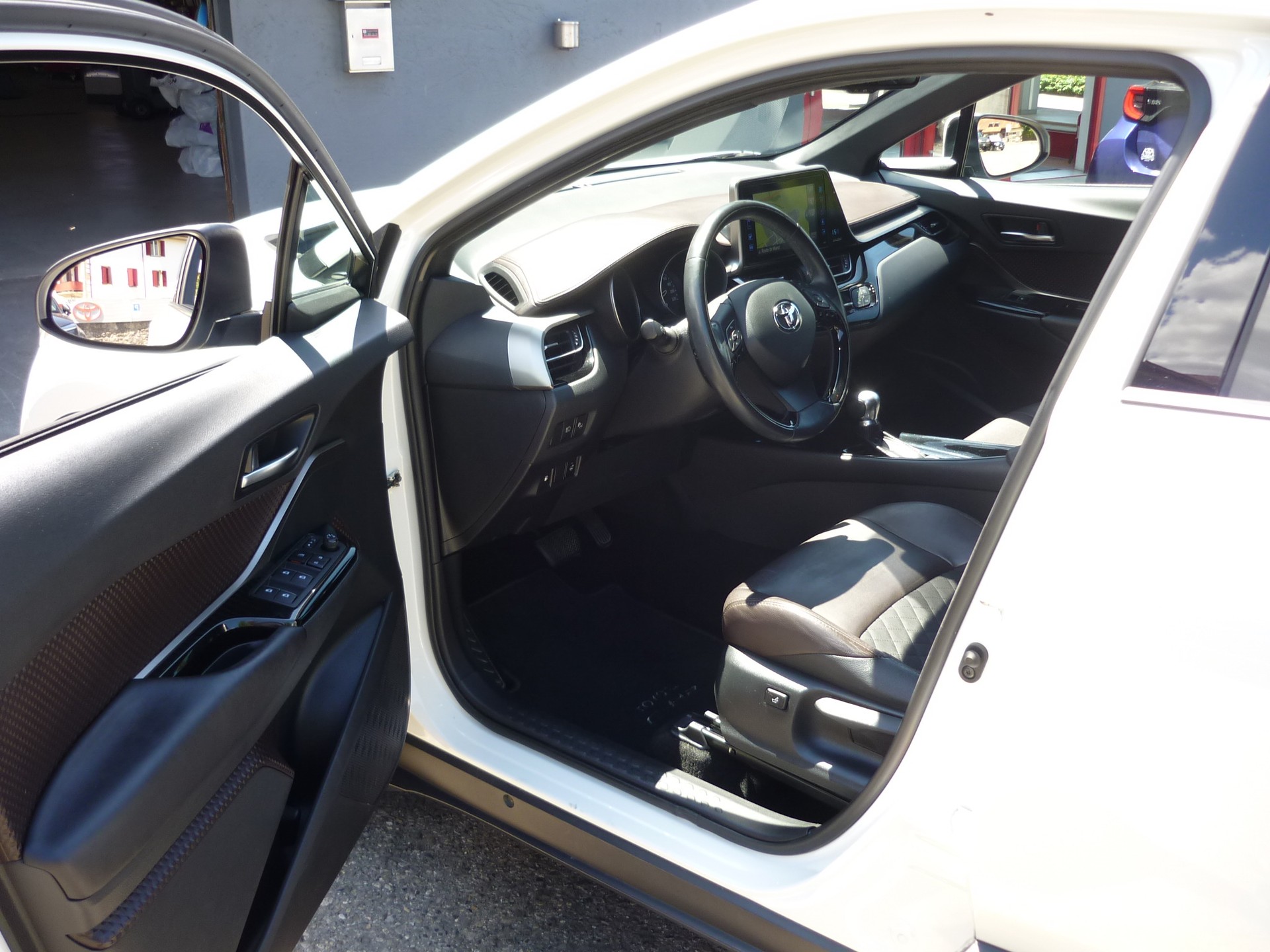 TOYOTA C-HR-image-3