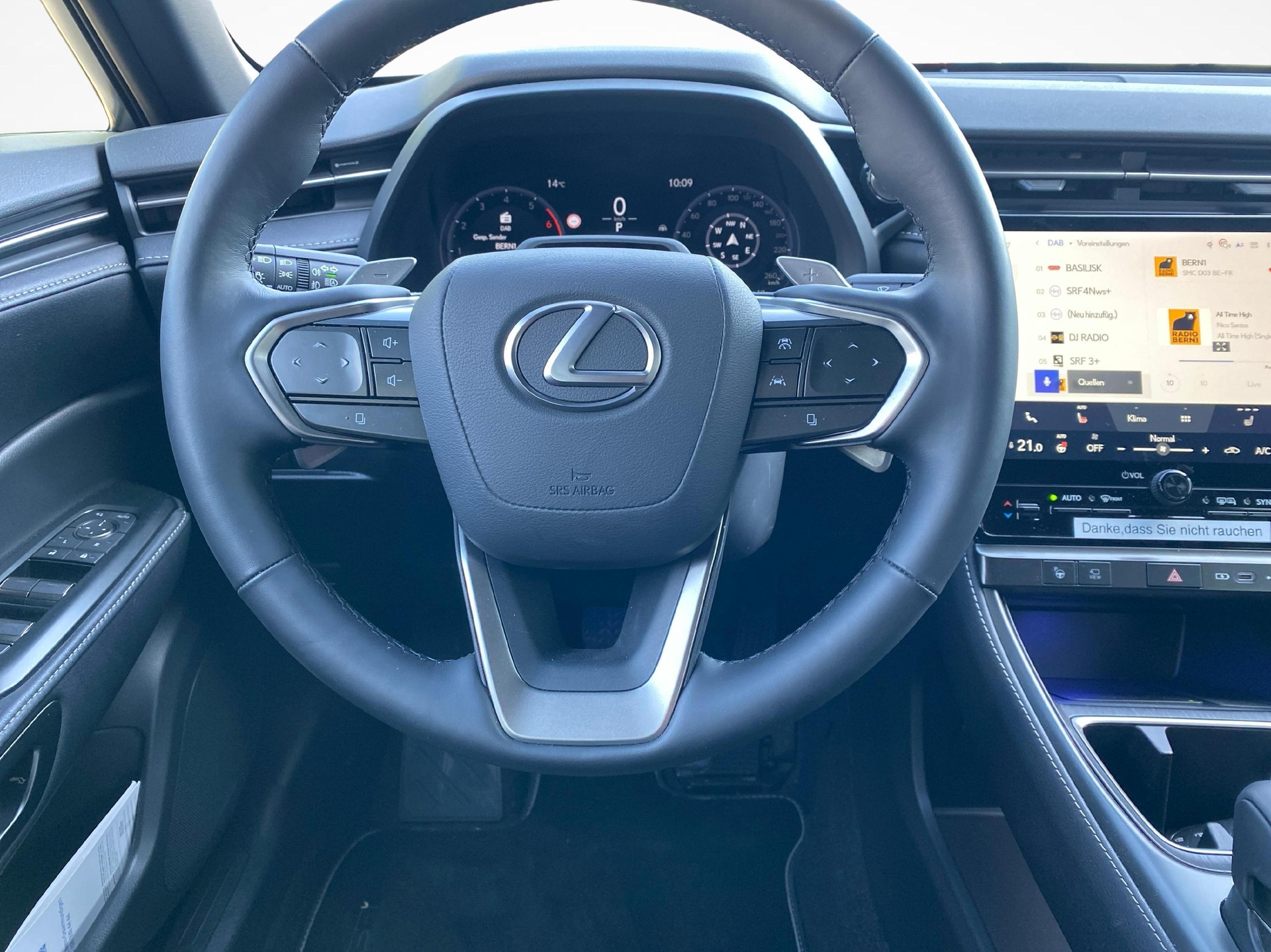 LEXUS LBX 1.5 Hybrid Relax AWD-image-9