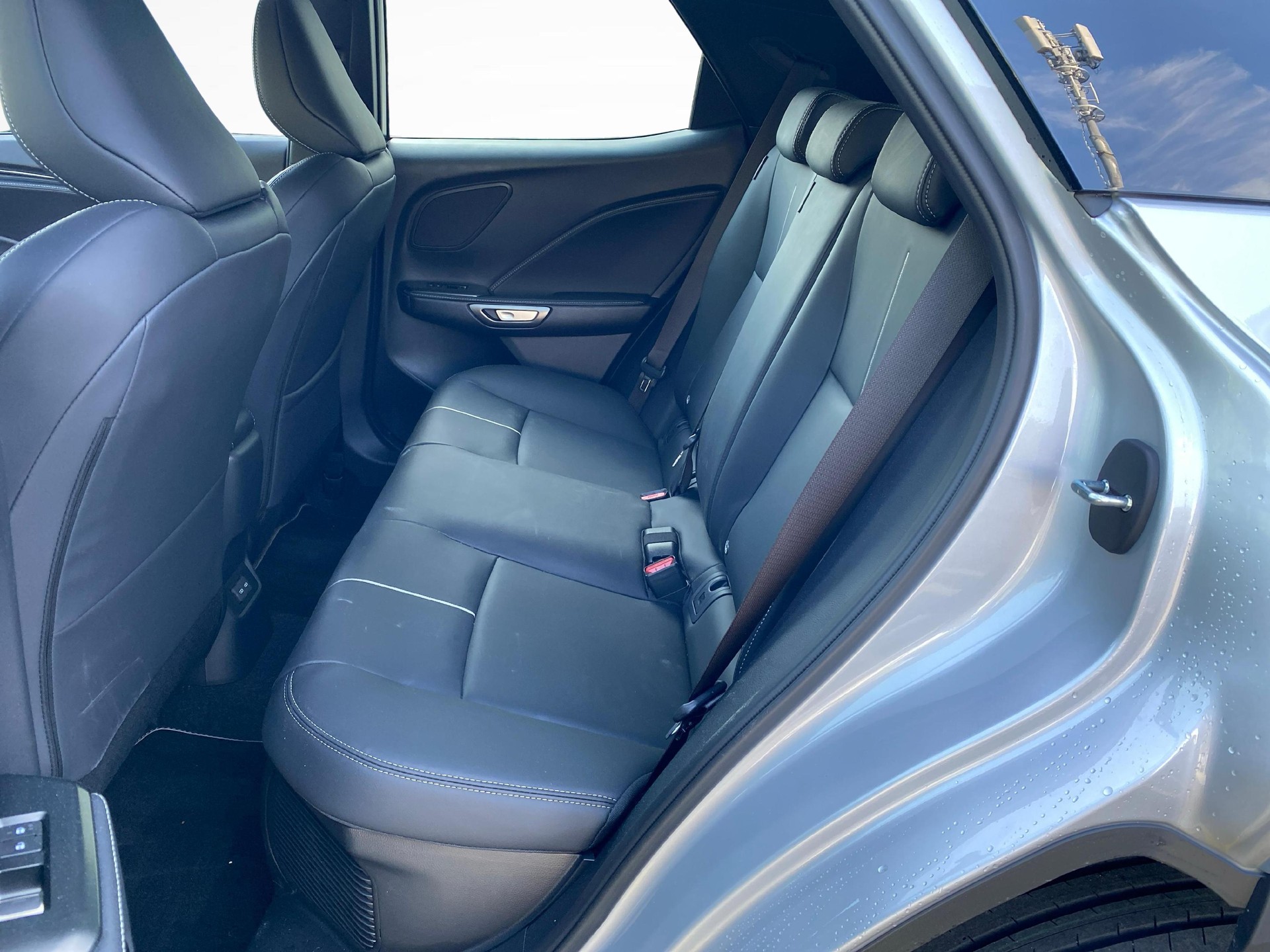 LEXUS LBX 1.5 Hybrid Relax AWD-image-3