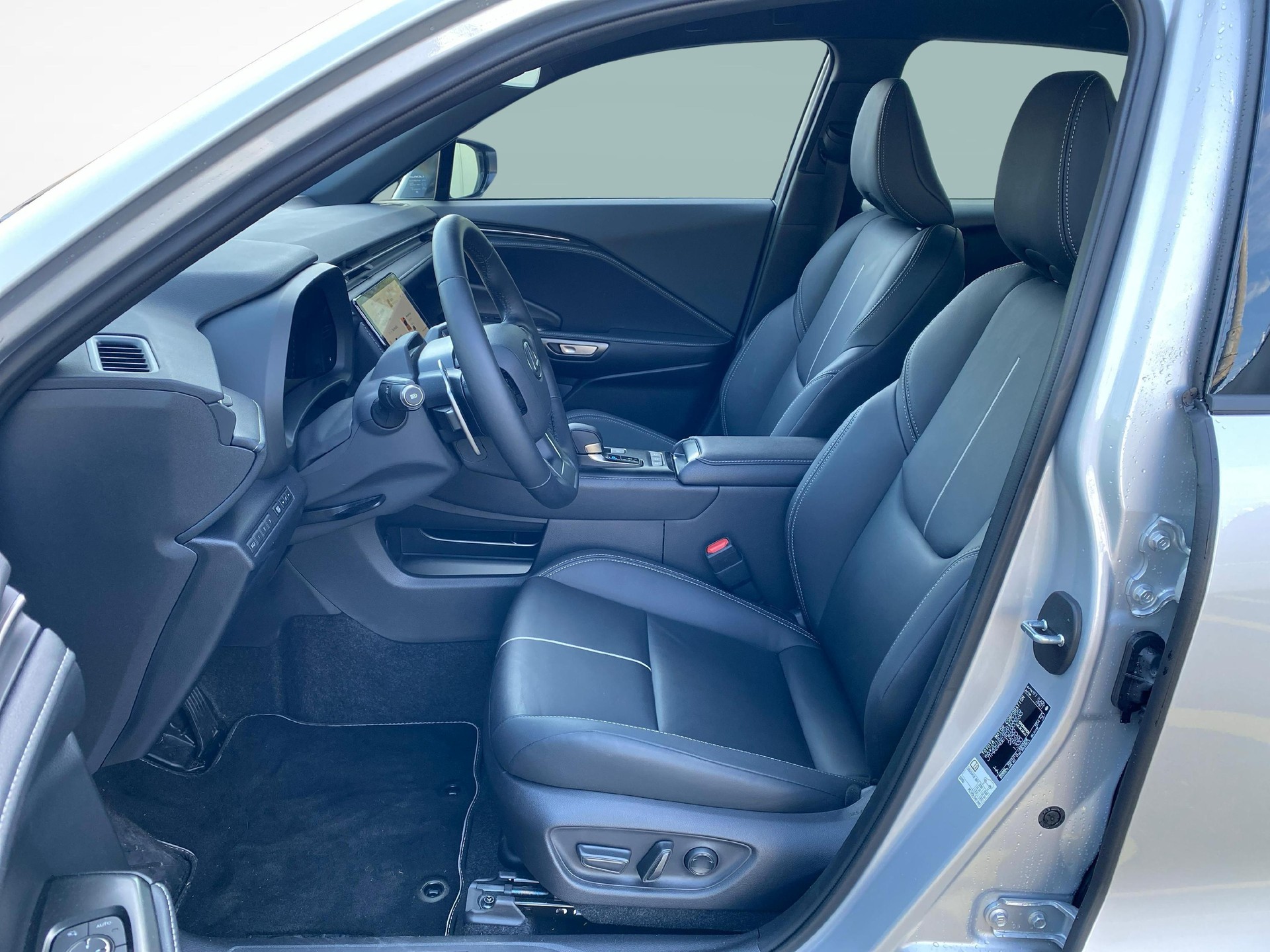 LEXUS LBX 1.5 Hybrid Relax AWD-image-2