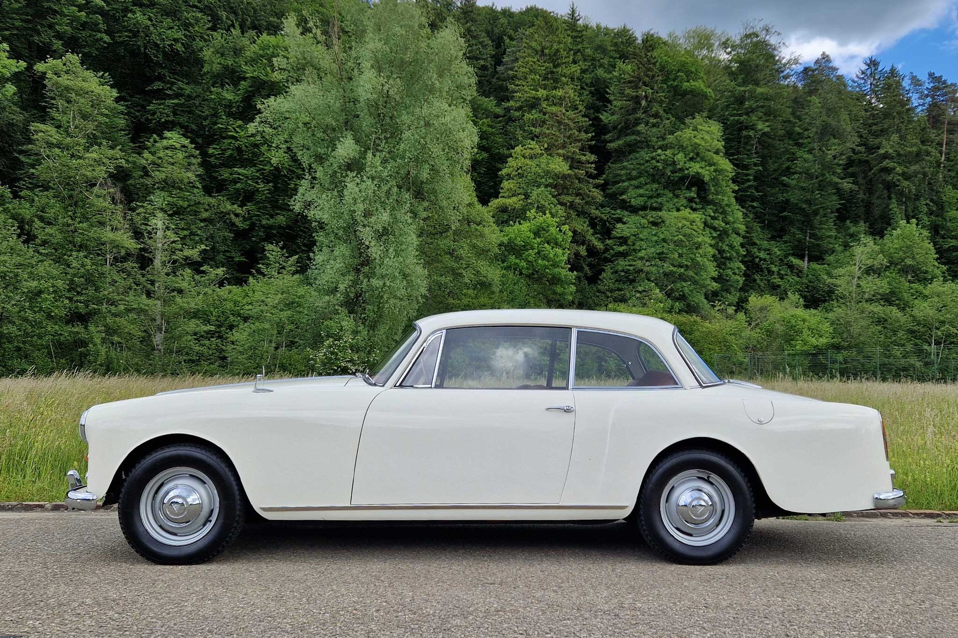 ALVIS TD 21 Series II-image-0