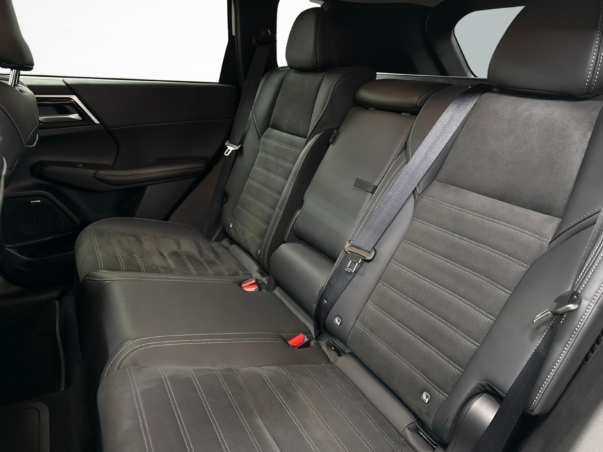 MITSUBISHI Outlander 2.4 PHEV Intense 4x4-image-10