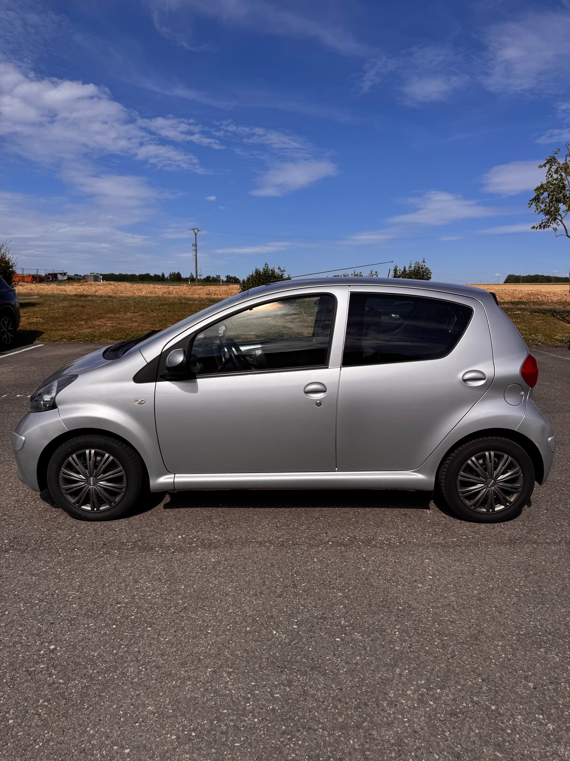 TOYOTA Aygo 1.0 Linea Terra-image-2