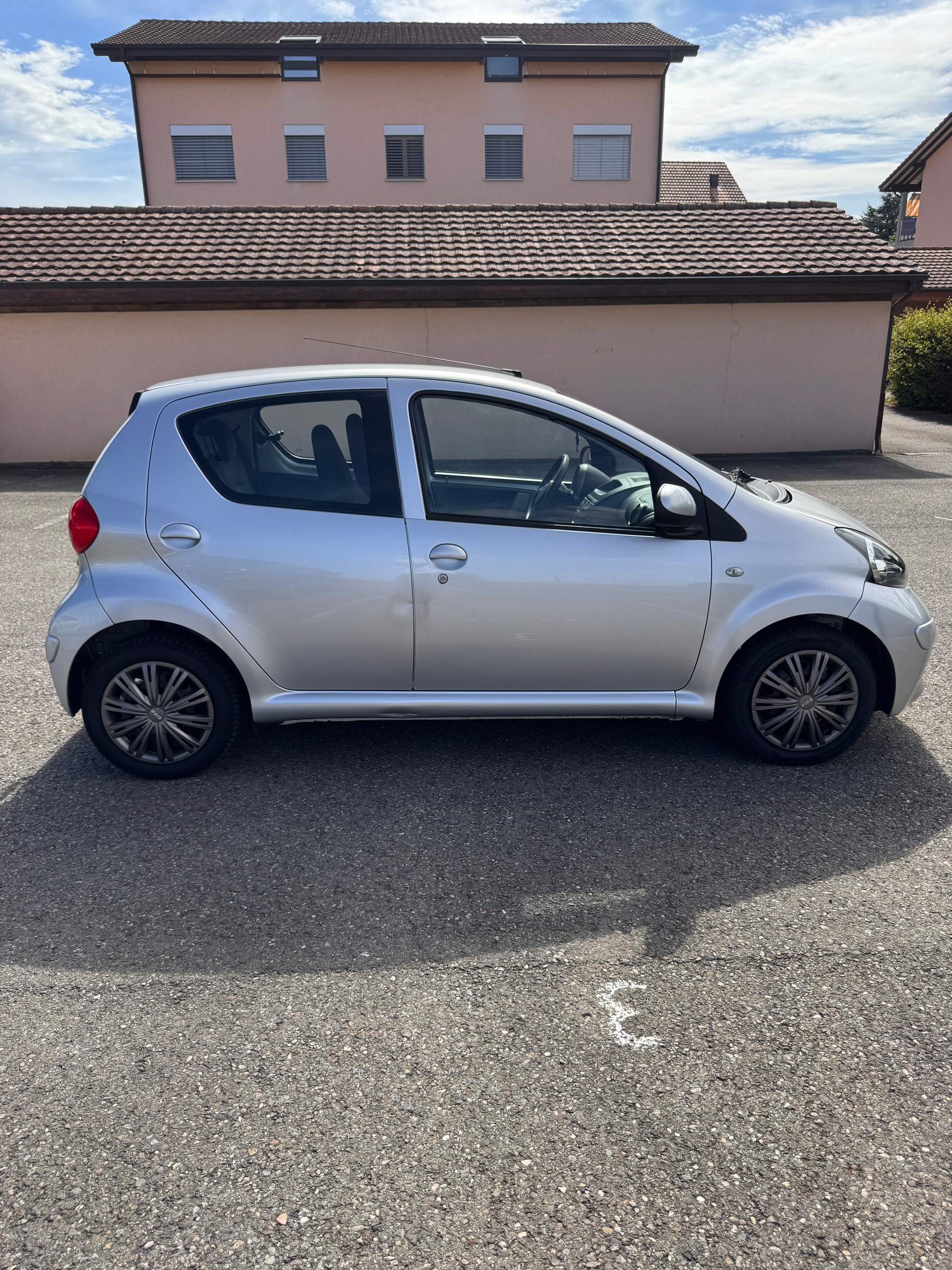 TOYOTA Aygo 1.0 Linea Terra-image-6
