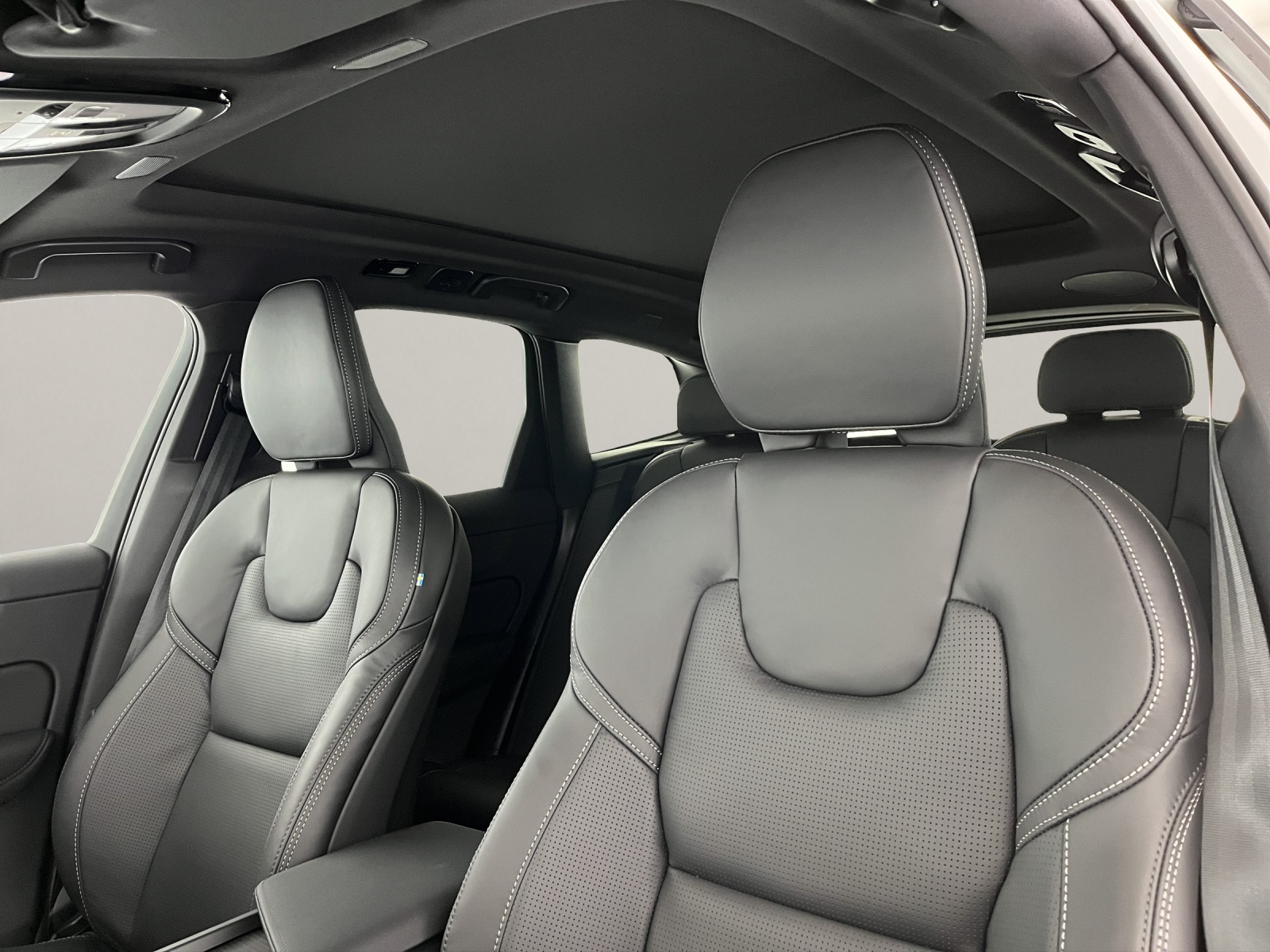 VOLVO XC60 2.0 T6 TE Black Edition eAWD-image-10