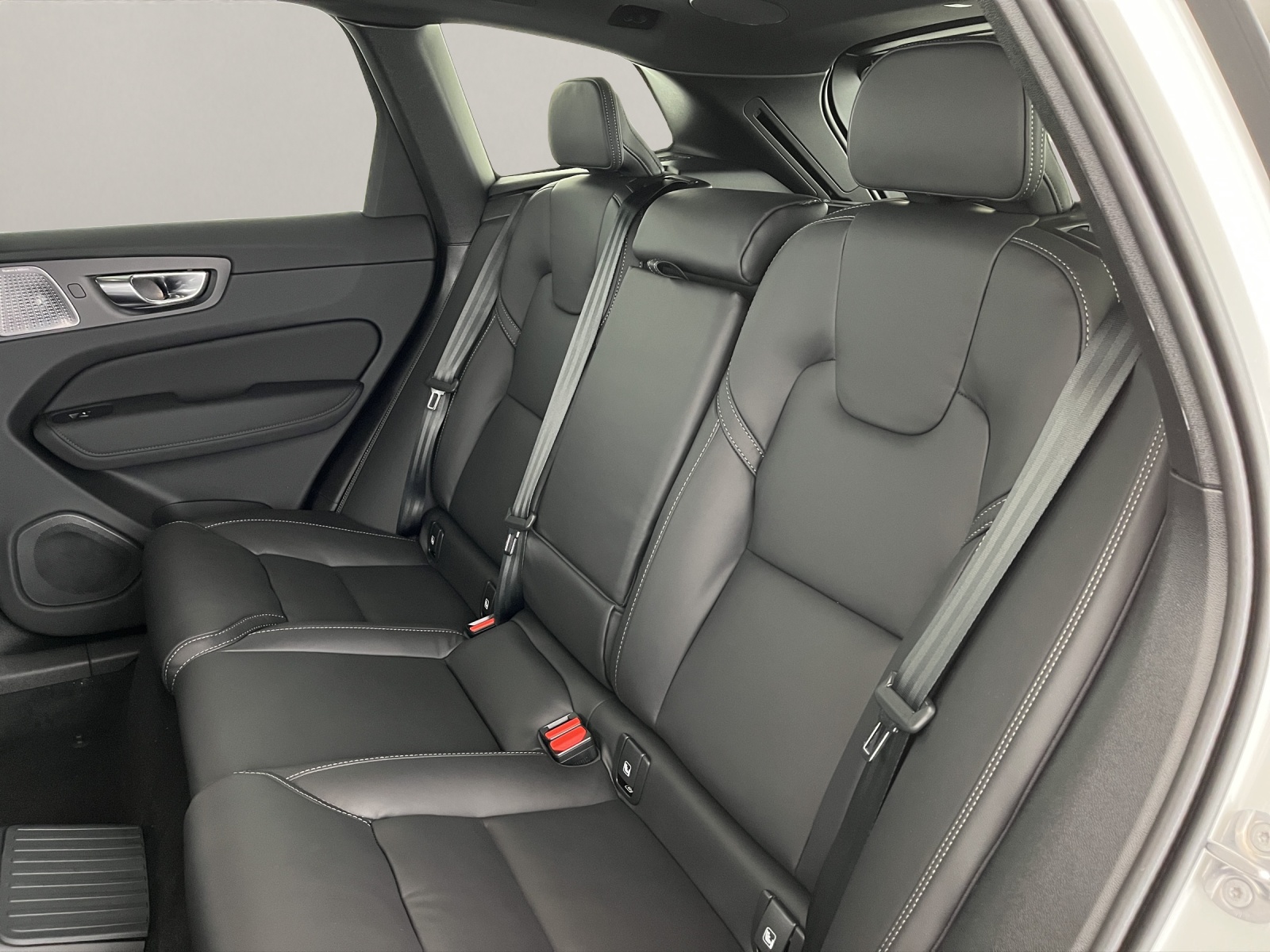 VOLVO XC60 2.0 T6 TE Black Edition eAWD-image-11