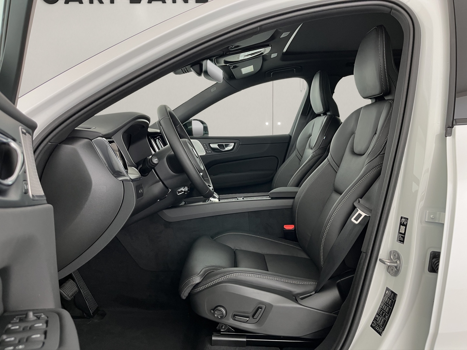 VOLVO XC60 2.0 T6 TE Black Edition eAWD-image-8