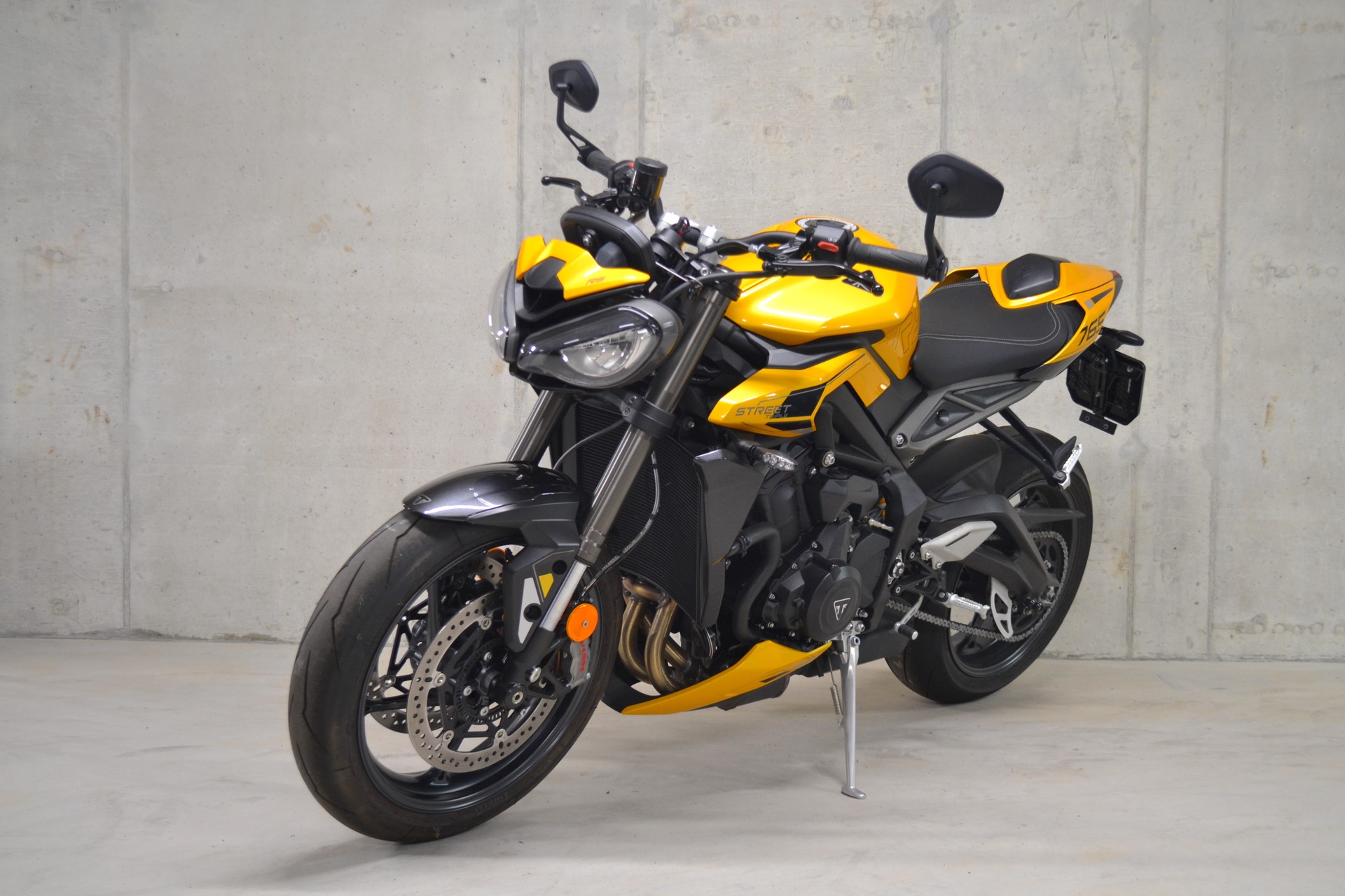 TRIUMPH Street Triple RS 765-showroom-element-1