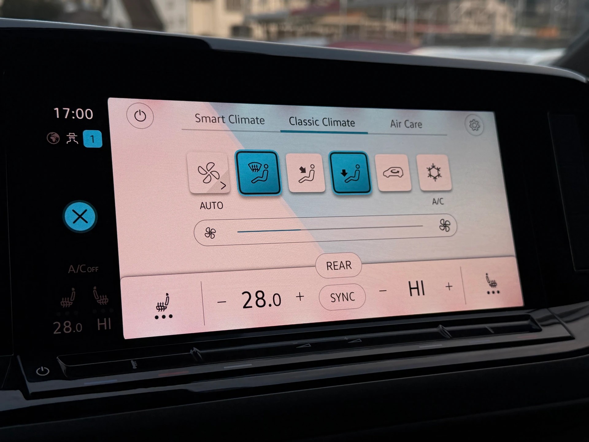 VW Multivan 1.5 TSI Liberty DSG-image-9