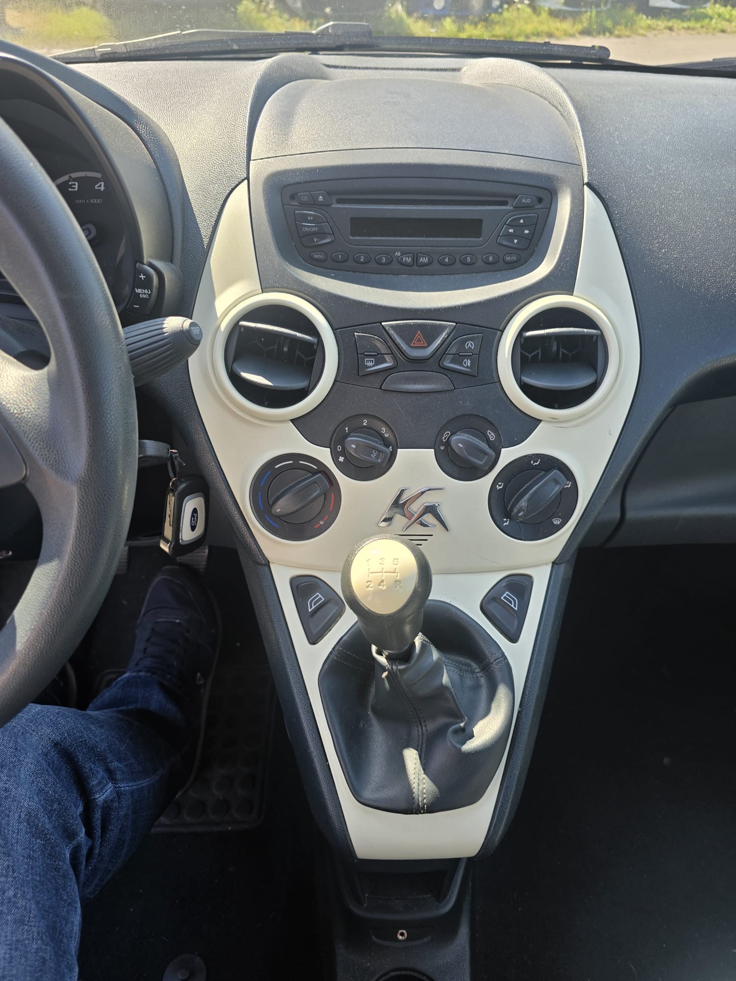 FORD KA 1.25 Titanium-image-7