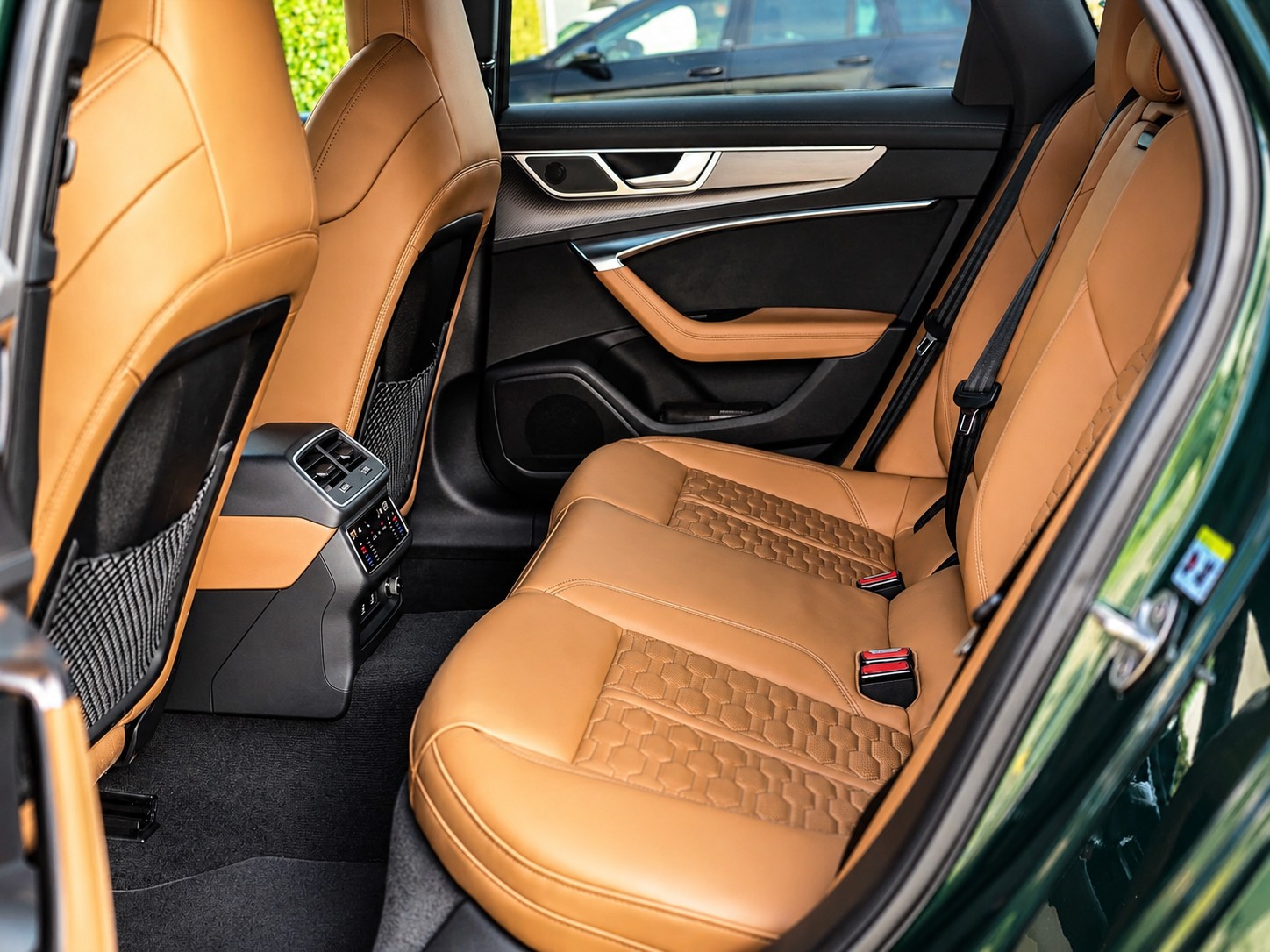 AUDI RS6 4.0 TFSI-image-5