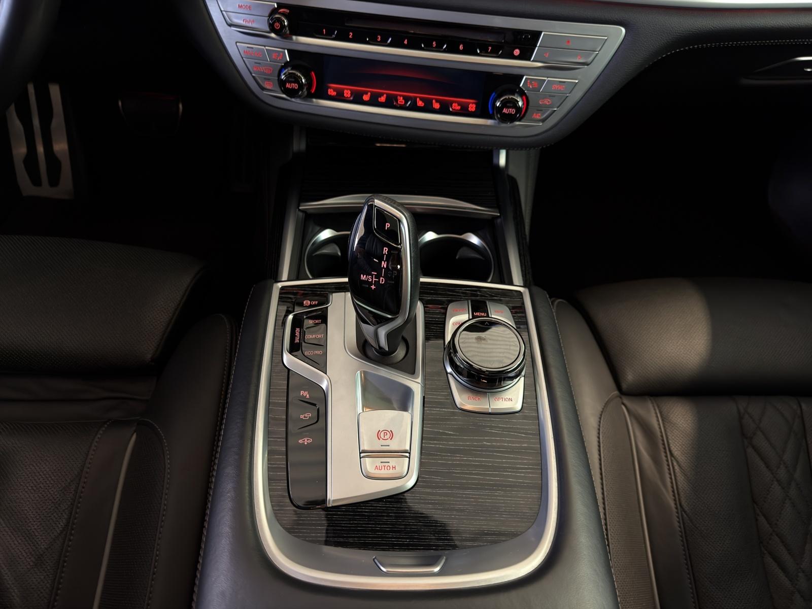 BMW 750i xDrive M-SportPaket-image-13
