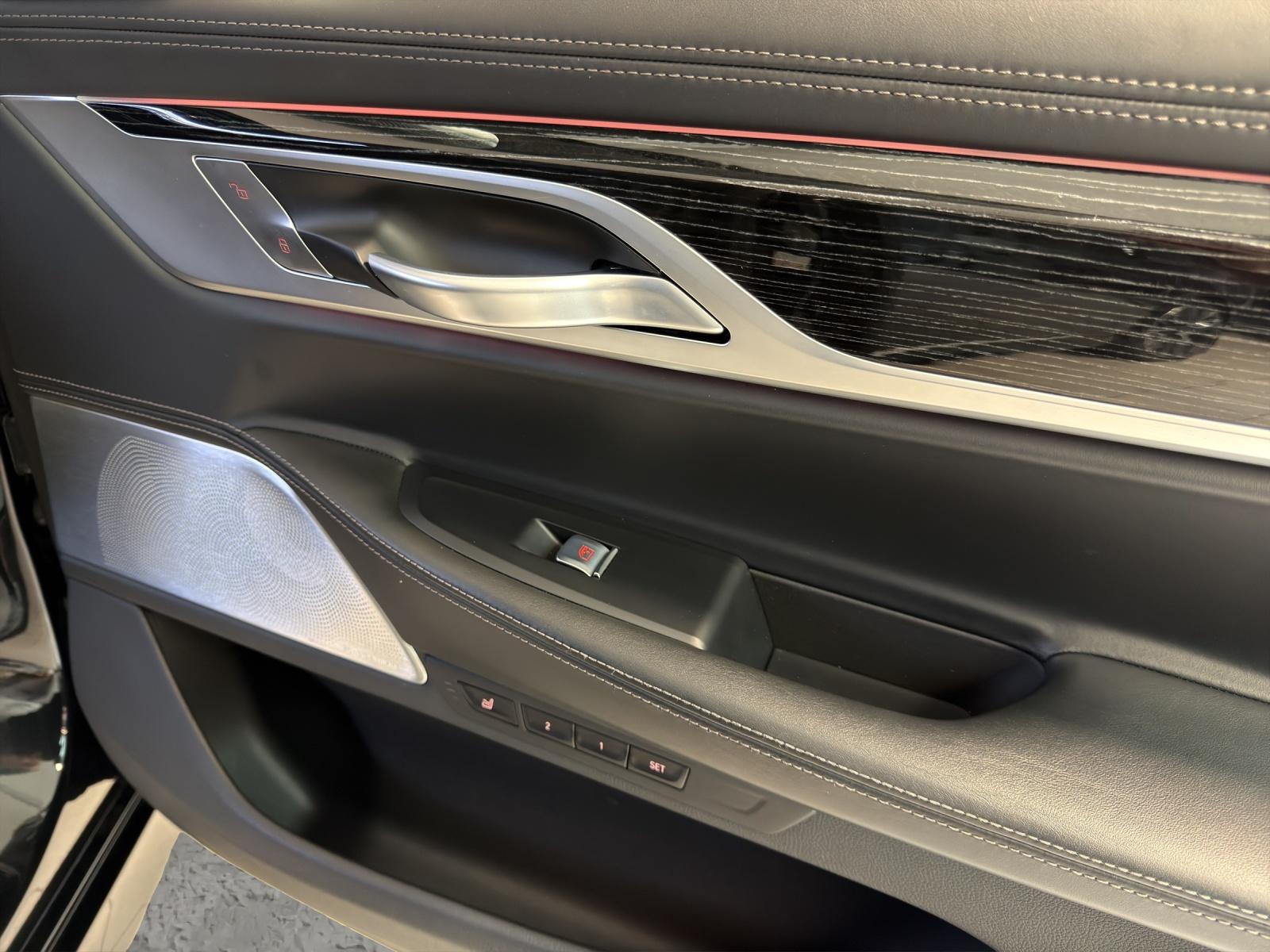 BMW 750i xDrive M-SportPaket-image-15
