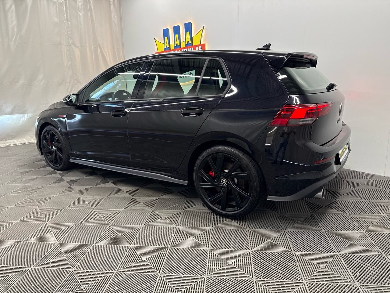 VW Golf 2.0 TSI GTI Black Style Edition-showroom-element-1