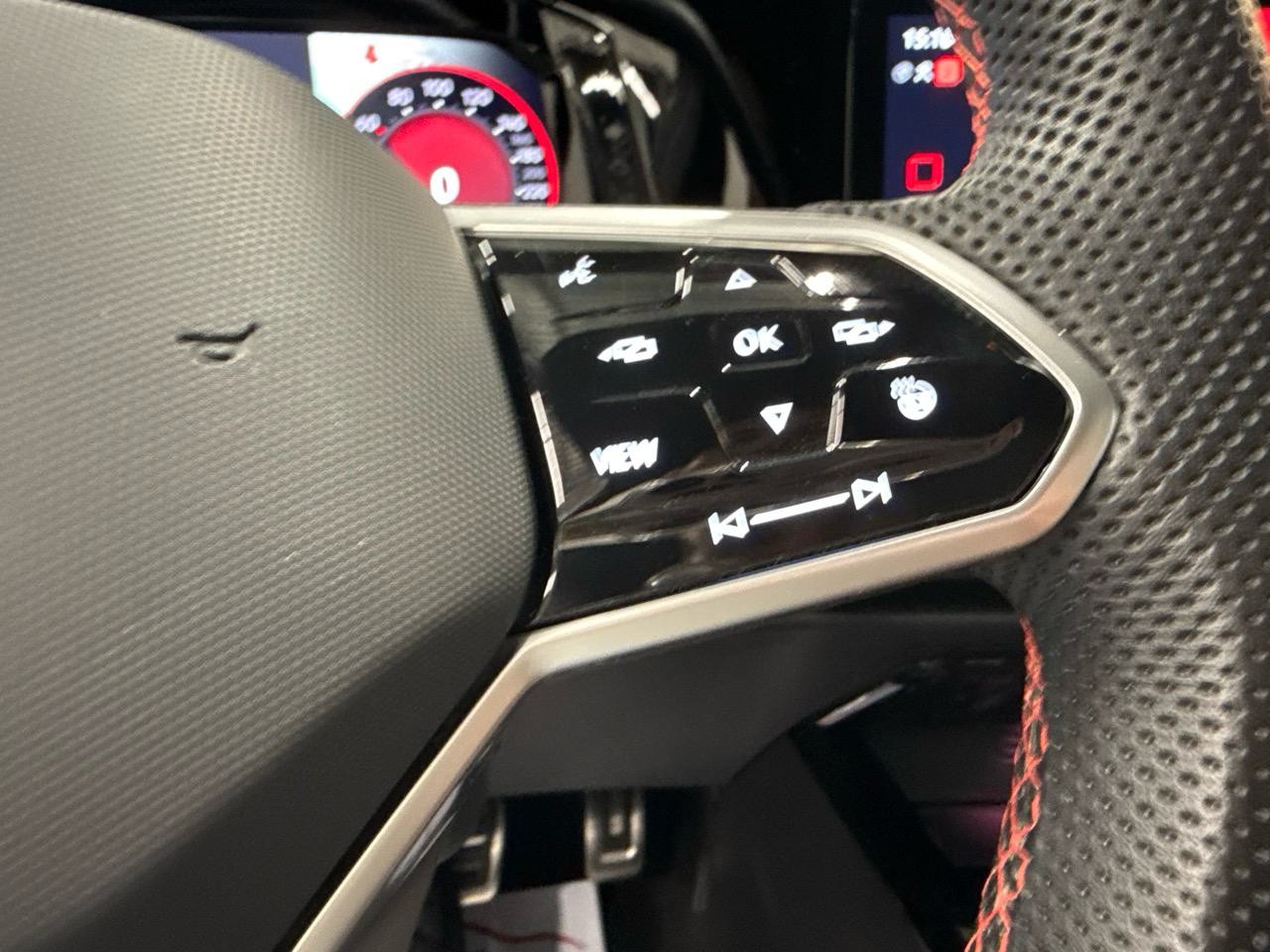 VW Golf 2.0 TSI GTI Black Style Edition-image-8