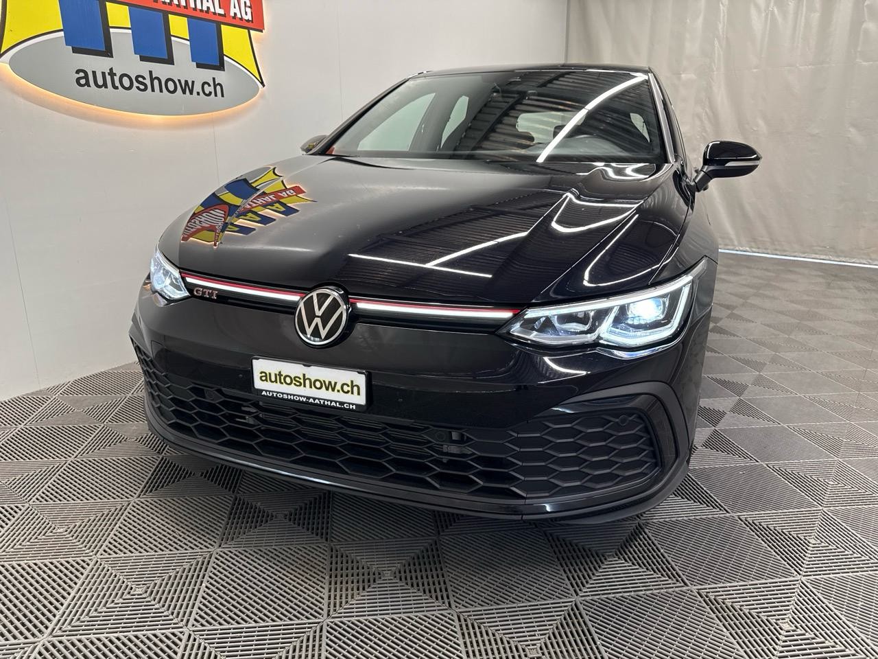 VW Golf 2.0 TSI GTI Black Style Edition-image-15