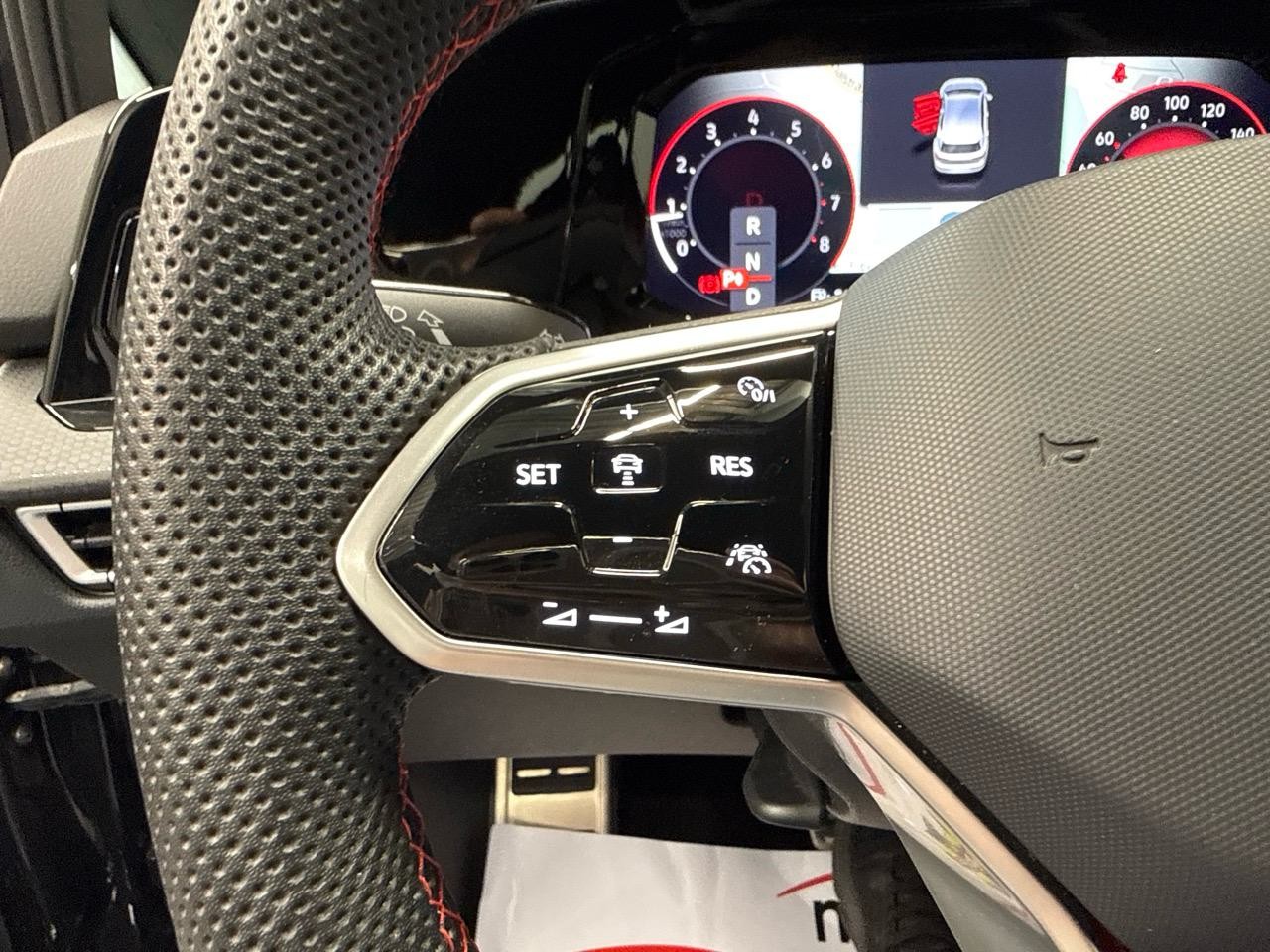 VW Golf 2.0 TSI GTI Black Style Edition-image-6