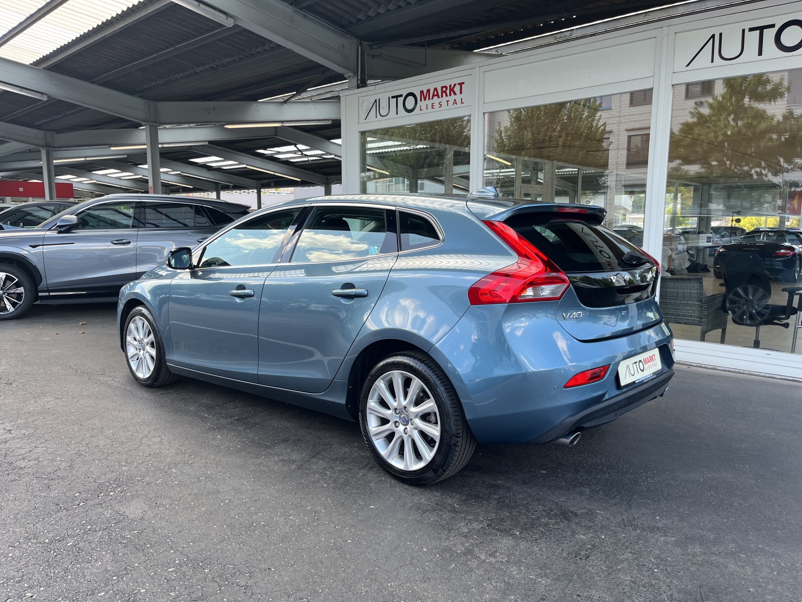 VOLVO V40 D3 Summum Geartronic-image-2