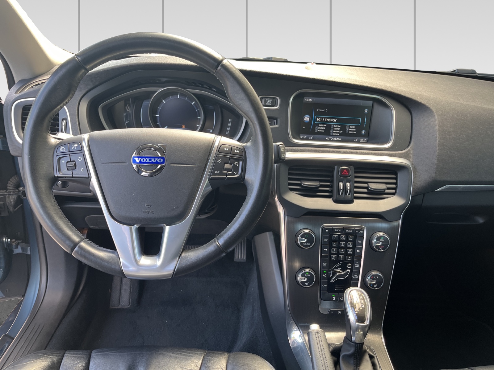 VOLVO V40 D3 Summum Geartronic-image-7