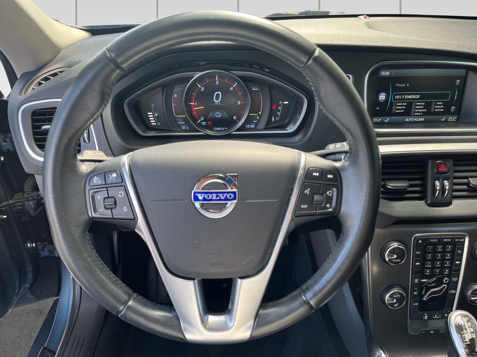VOLVO V40 D3 Summum Geartronic-image-8