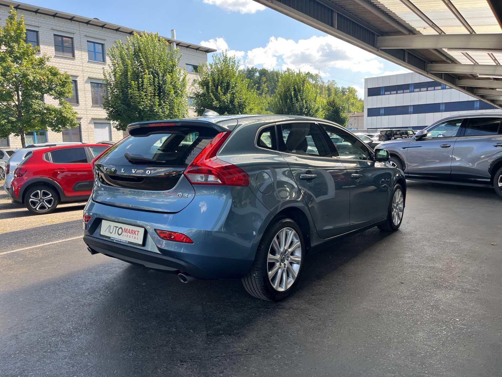 VOLVO V40 D3 Summum Geartronic-image-4