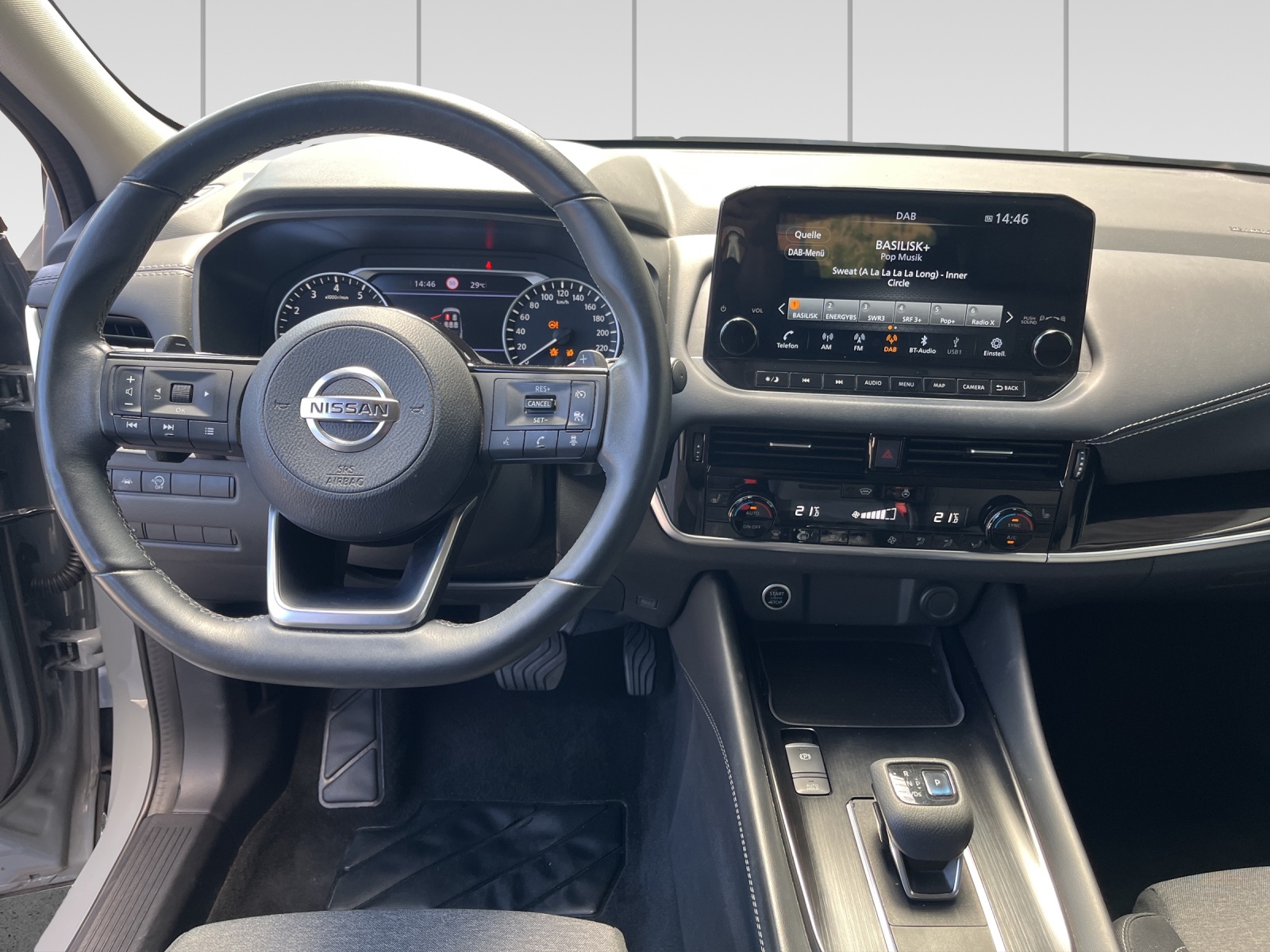 NISSAN Qashqai 1.3 DIG-T MHEV N-Connecta Xtronic-image-7