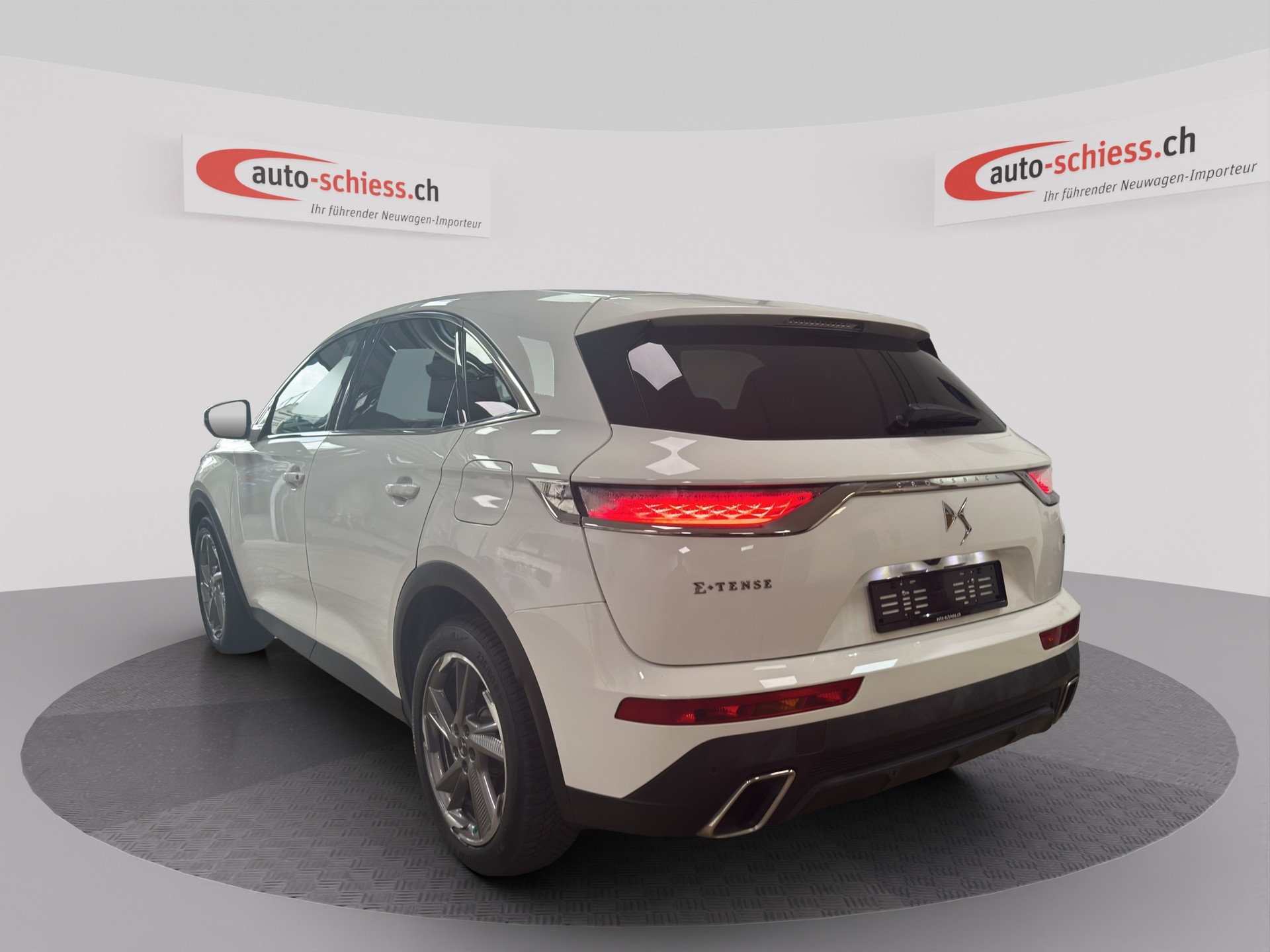 DS AUTOMOBILES DS 7 Crossback E-Tense 225 Bastille+-showroom-element-2