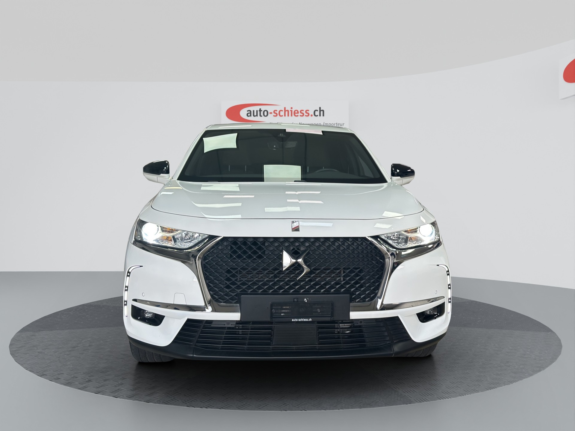 DS AUTOMOBILES DS 7 Crossback E-Tense 225 Bastille+-showroom-element-1