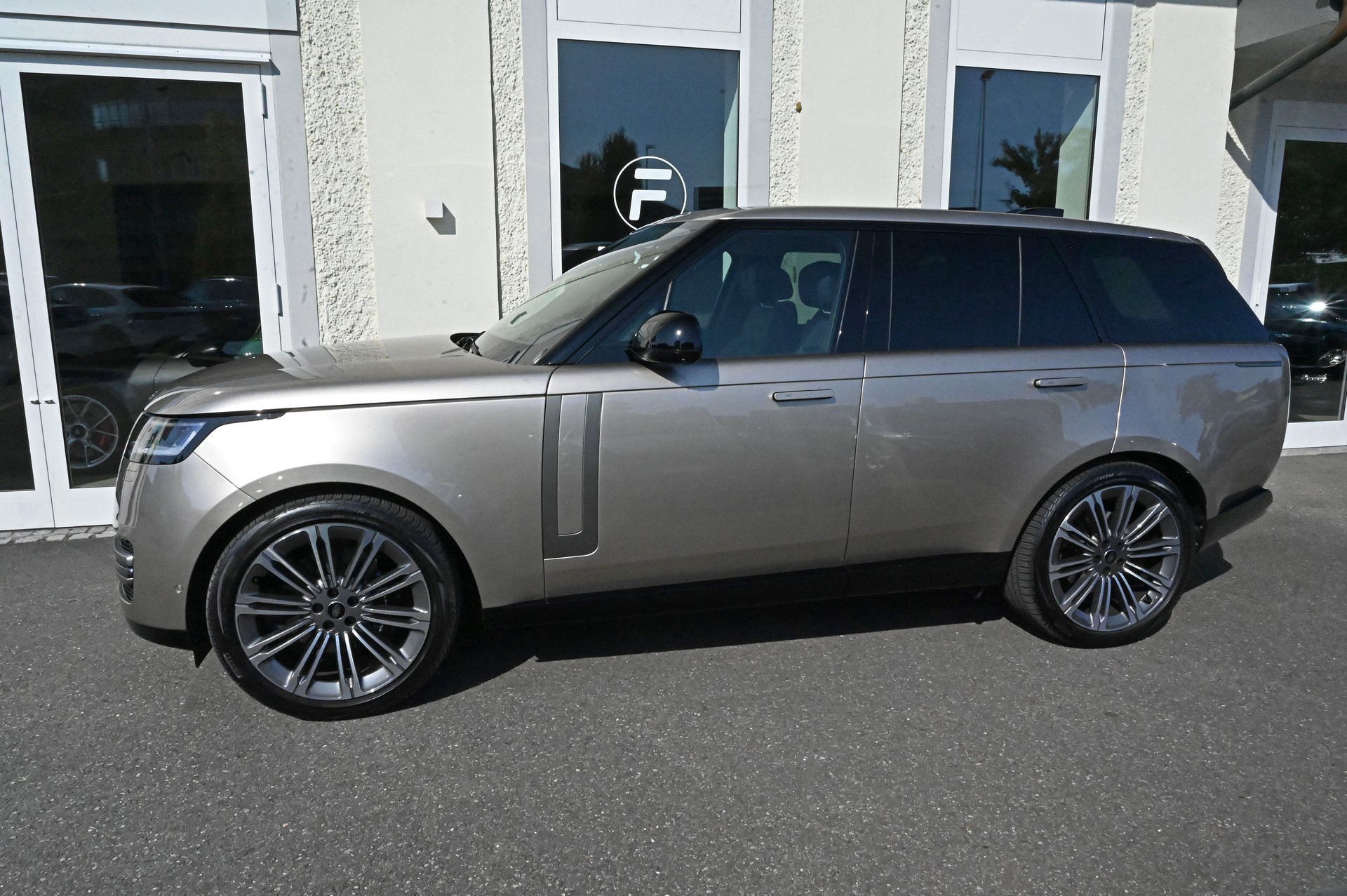 LAND ROVER Range Rover D350 3.0D I6 MHEV HSE Automatic-image-6